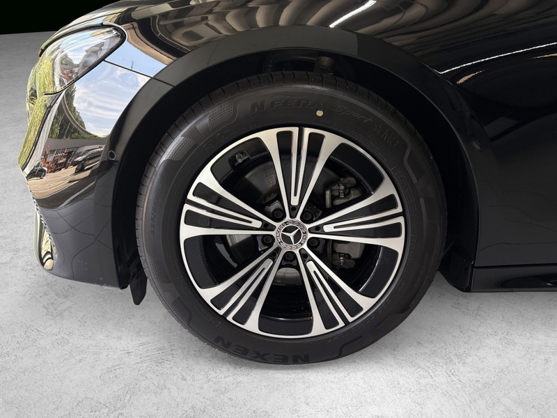 Mercedes-Benz E 220 d 4M T AVANTGARDE AHK PANO 4D SOUND WINTER — photo 3