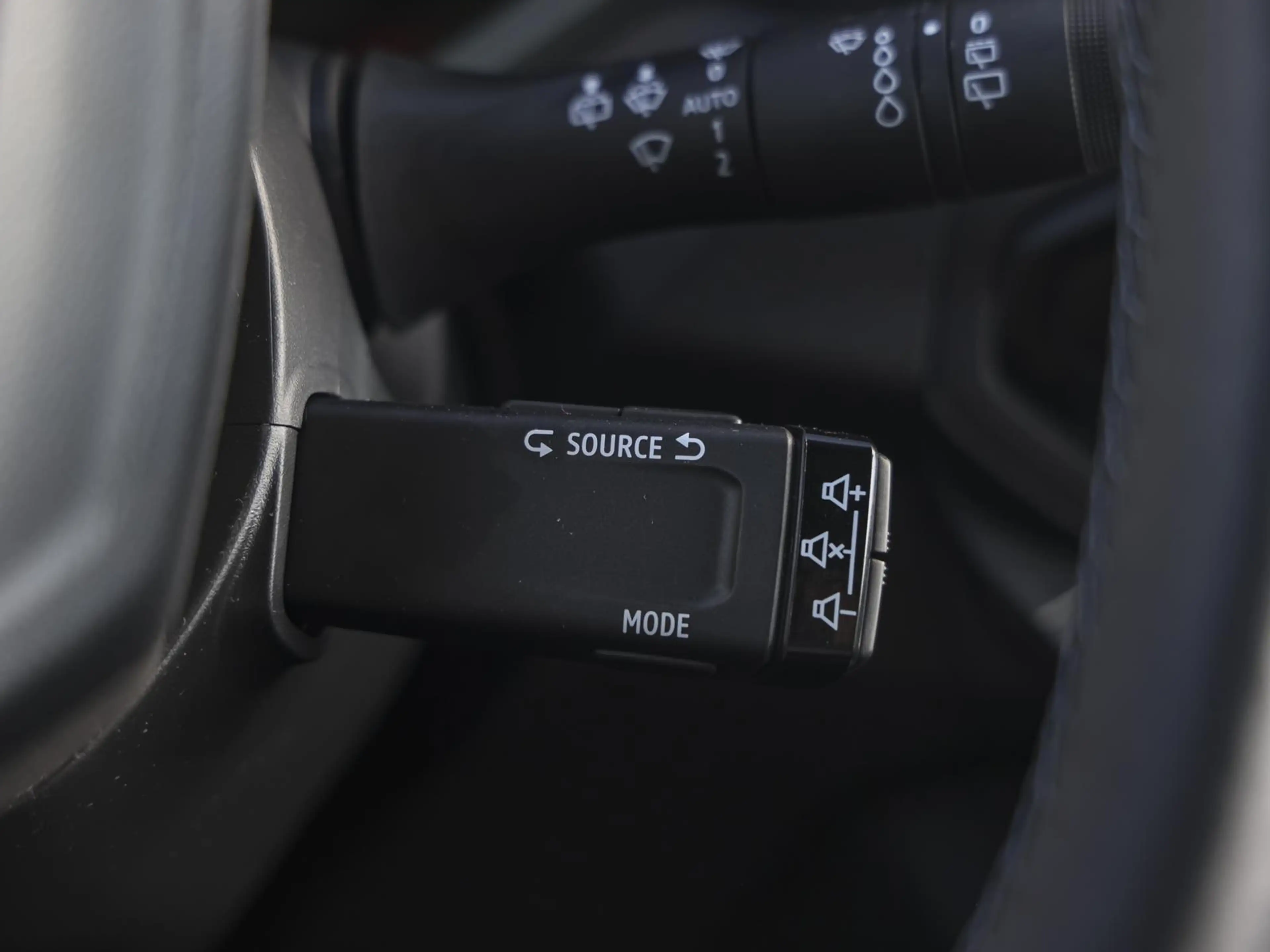 Dacia Duster Extreme mild hybrid 140 NAVI SHZ PDC LHZ — photo 13