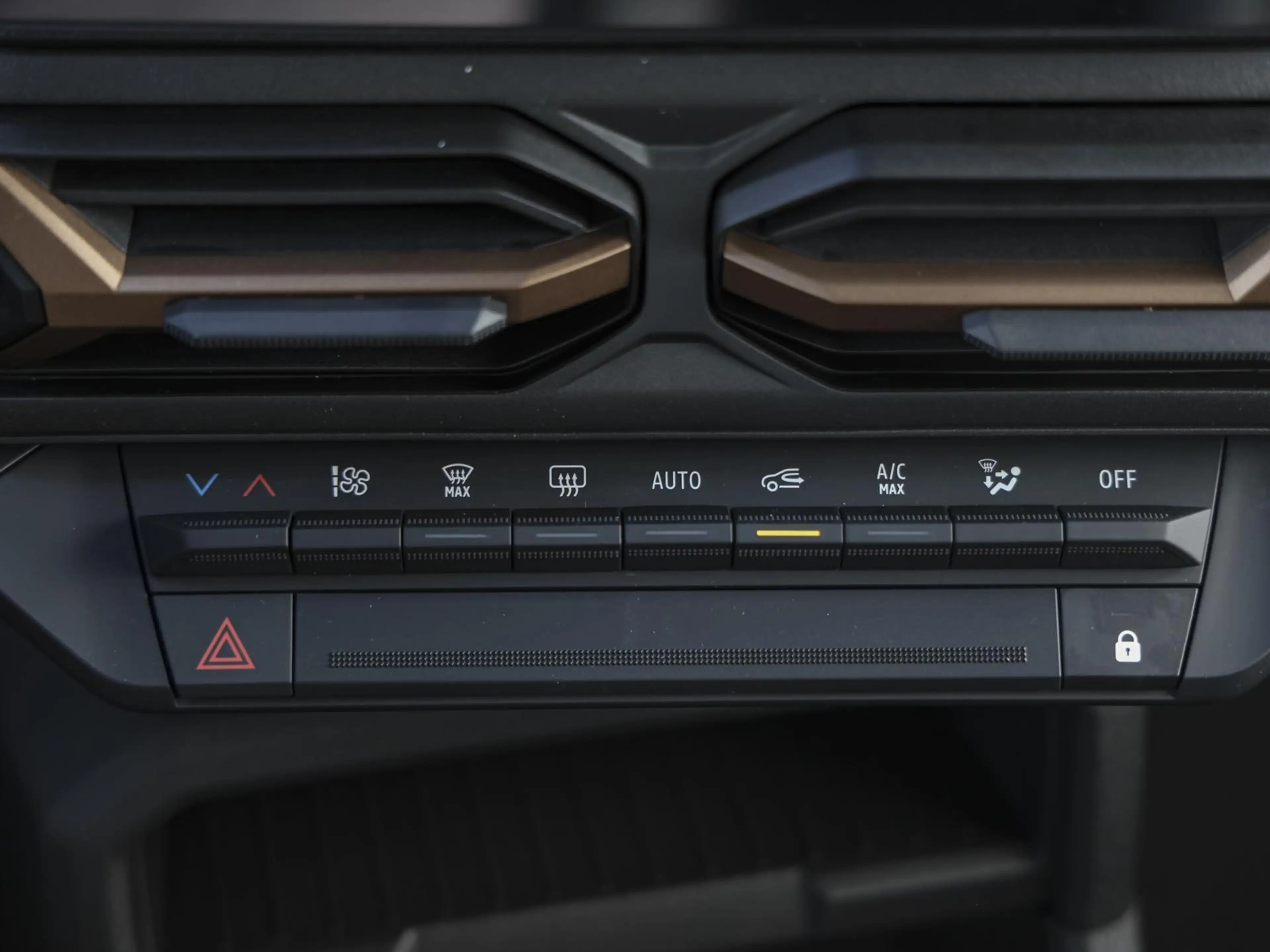 Dacia Duster Extreme mild hybrid 140 NAVI SHZ PDC LHZ — photo 14