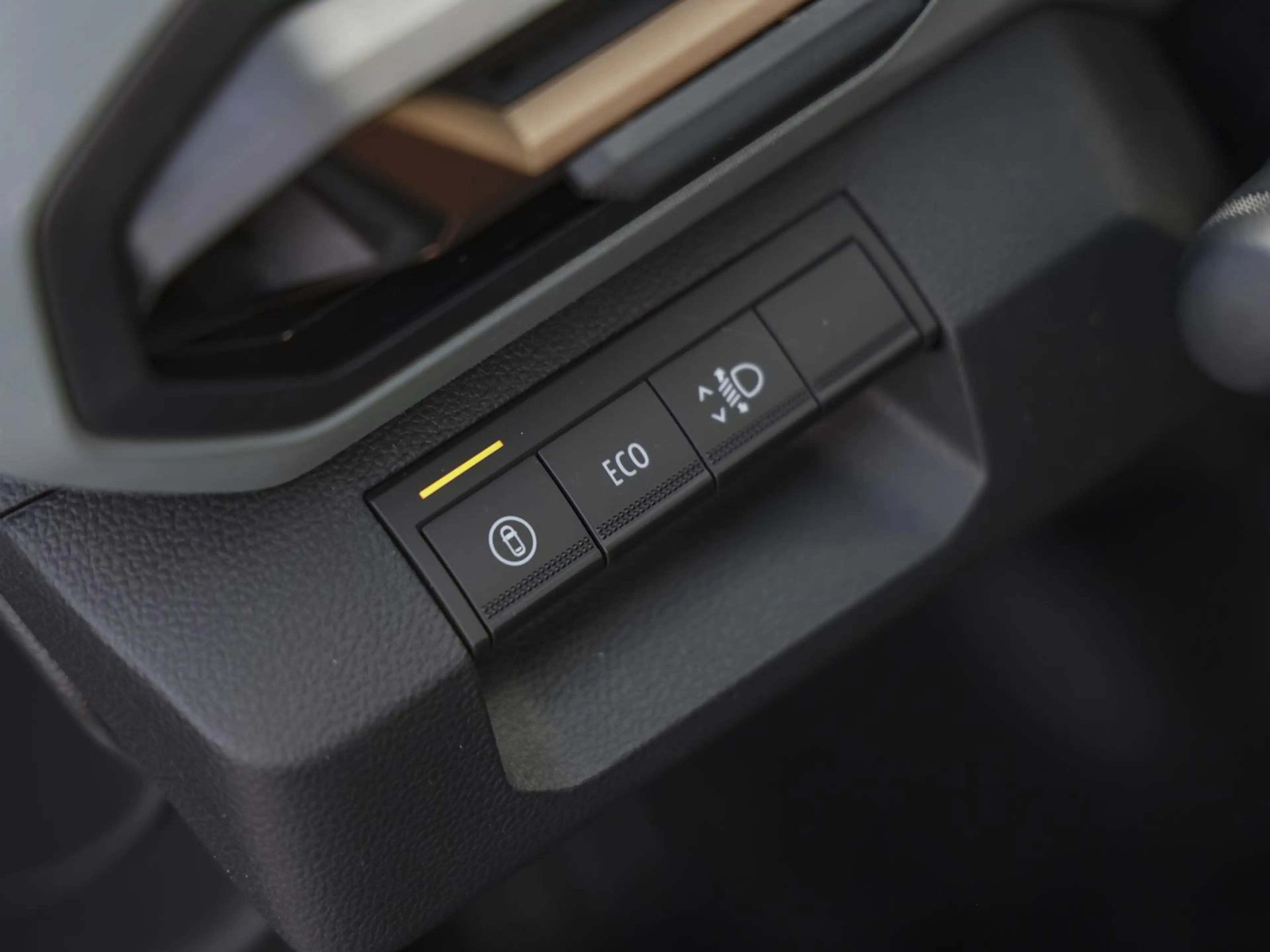 Dacia Duster Extreme mild hybrid 140 NAVI SHZ PDC LHZ — photo 10