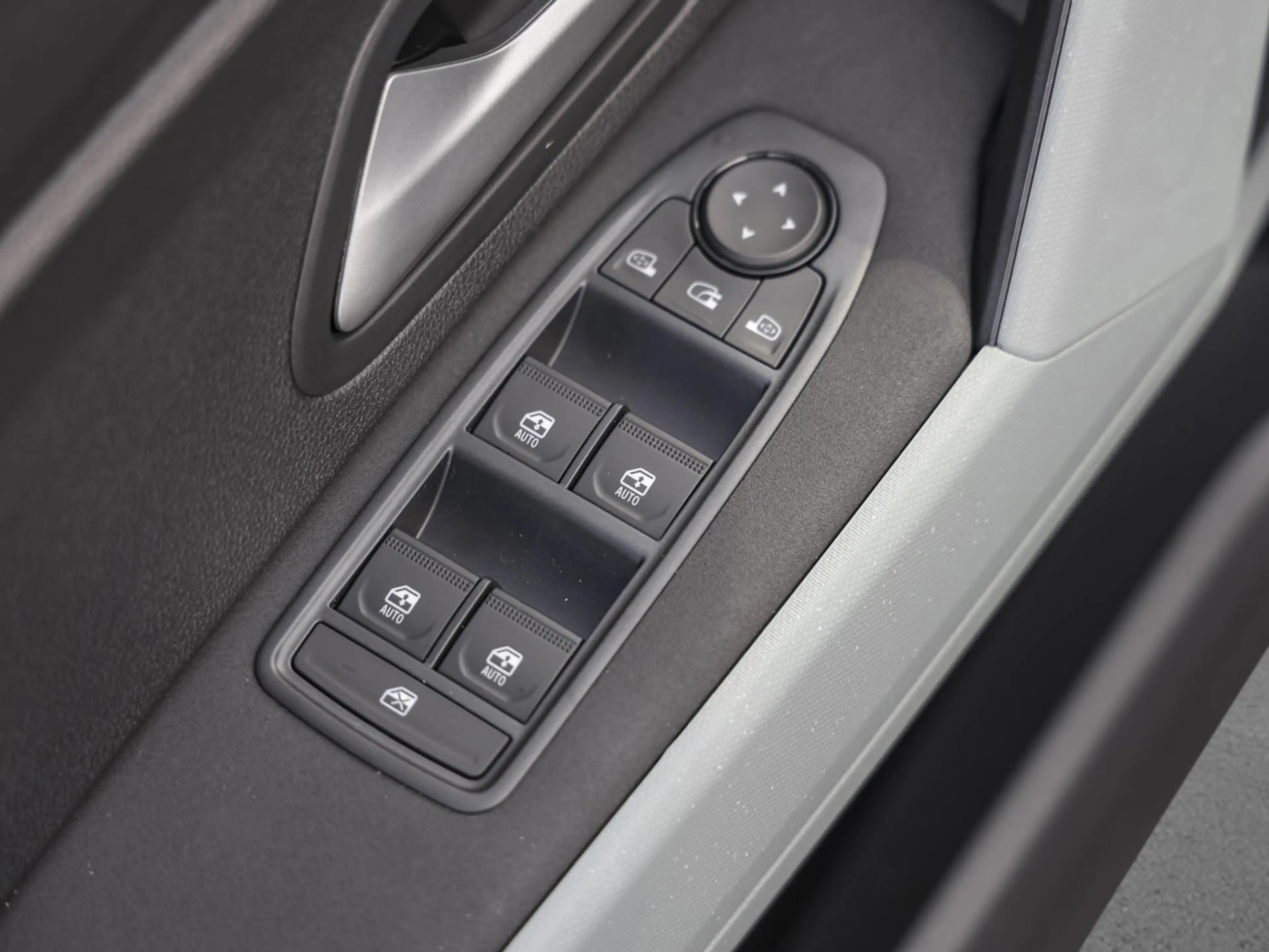 Dacia Duster Extreme mild hybrid 140 NAVI SHZ PDC LHZ — photo 6