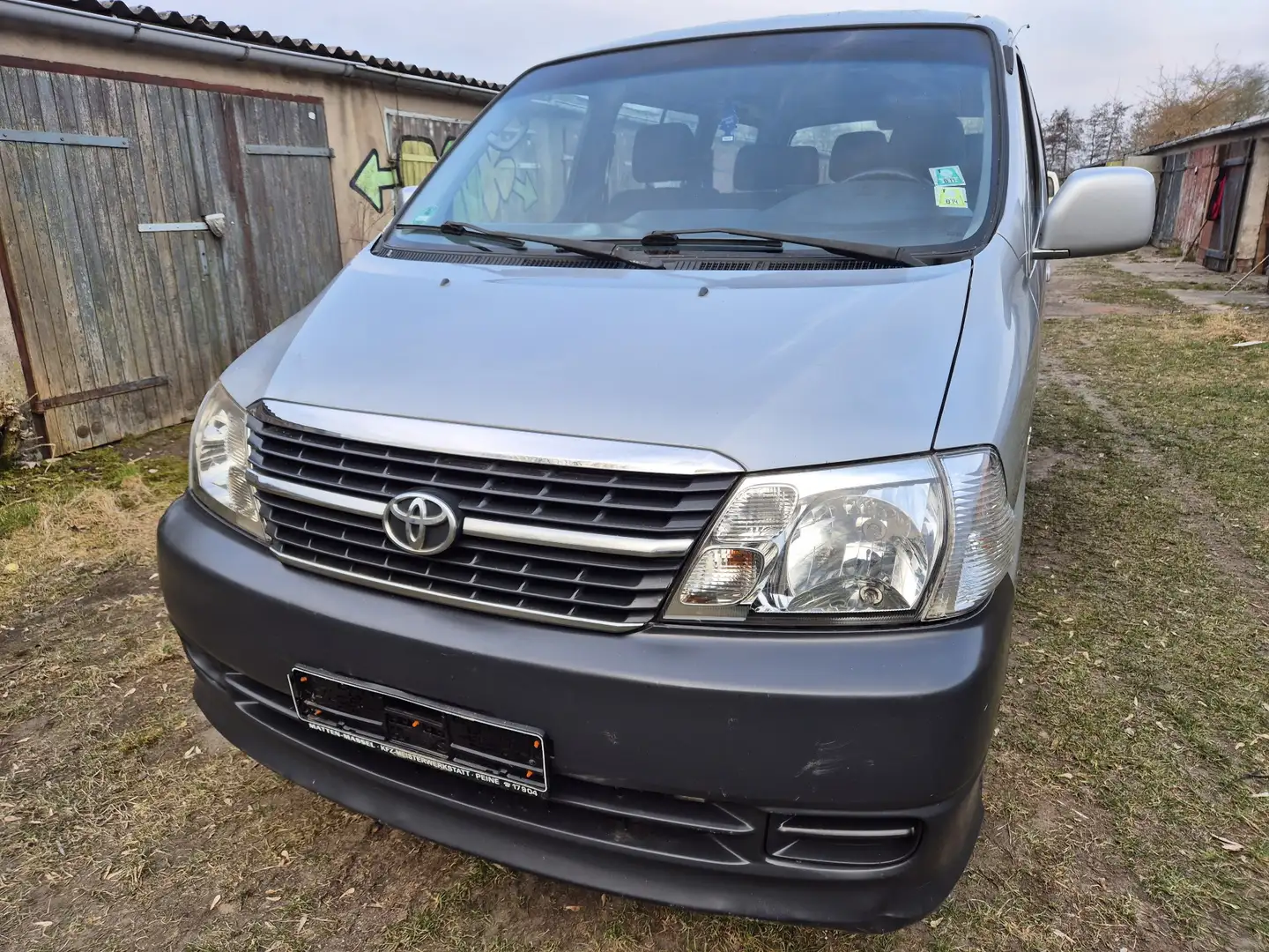Toyota Hiace D-4D 8-Sitzer Klima Srebrny - 1