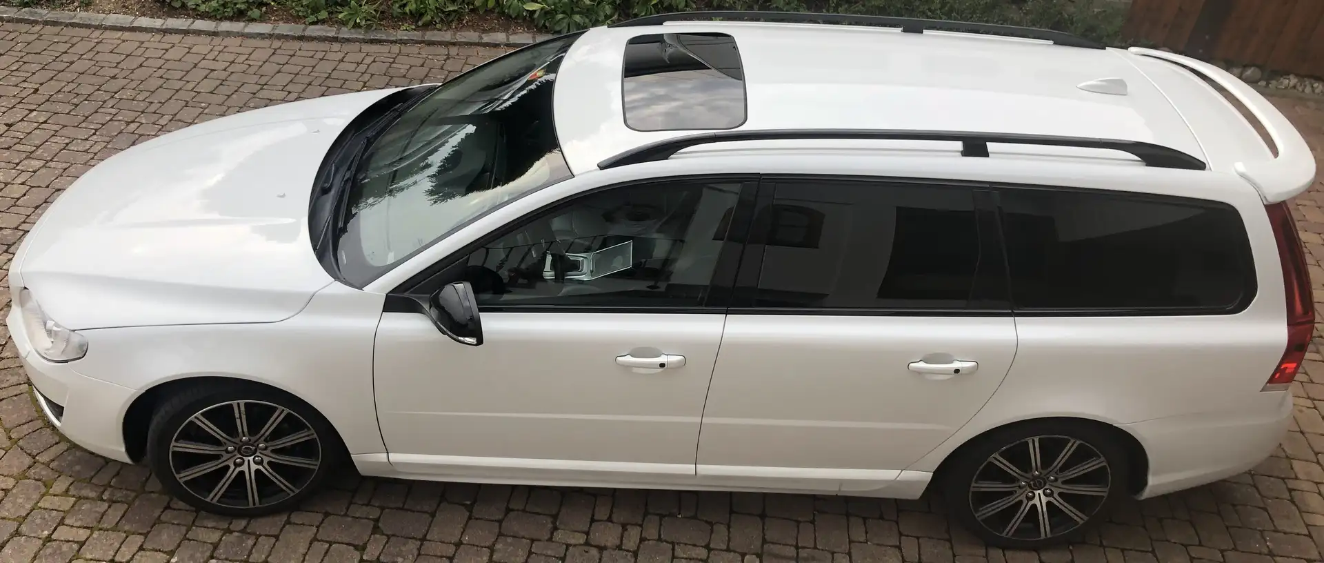 Volvo V70 Linje Svart Weiß - 1