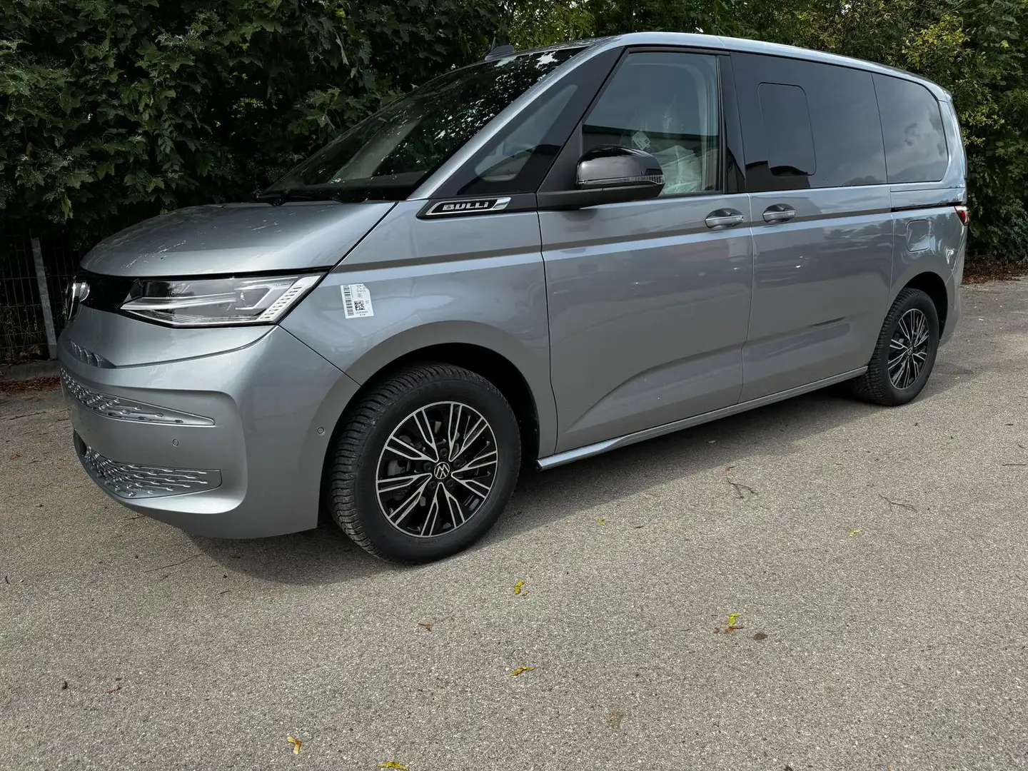 Volkswagen T7 Multivan 2,0TDI DSG Elegance KÜ 5 Sitzer 110 kW (150 PS)... Silber - 1