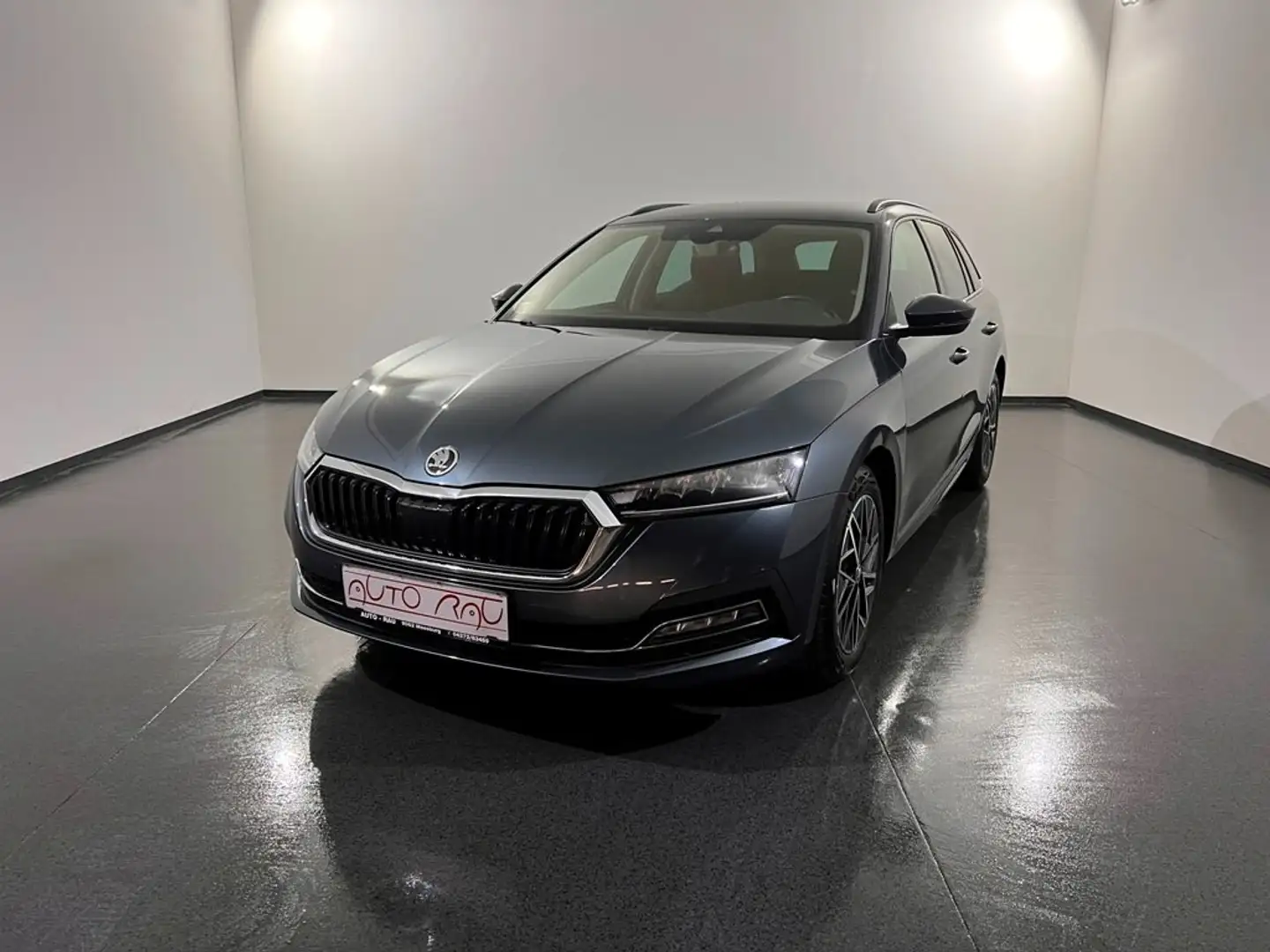 Skoda Octavia Com. 2.0 TDI First Edition *LED*ACC*NAVI* Grau - 2
