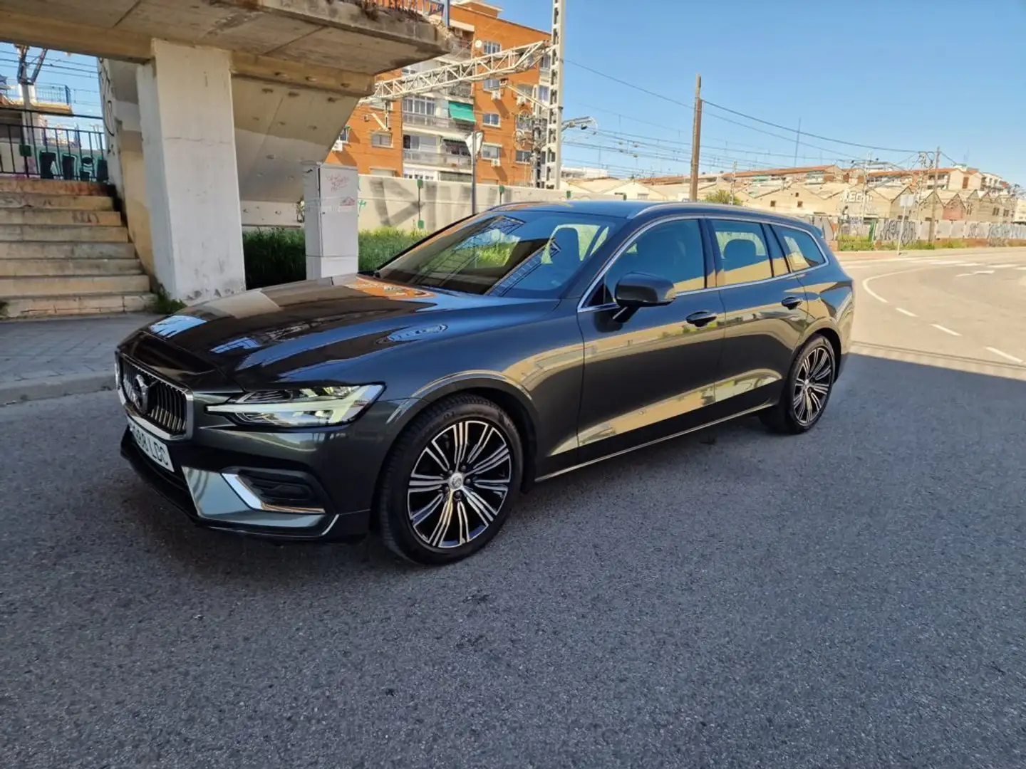 Volvo V60 D3 Inscription Aut. Grau - 1