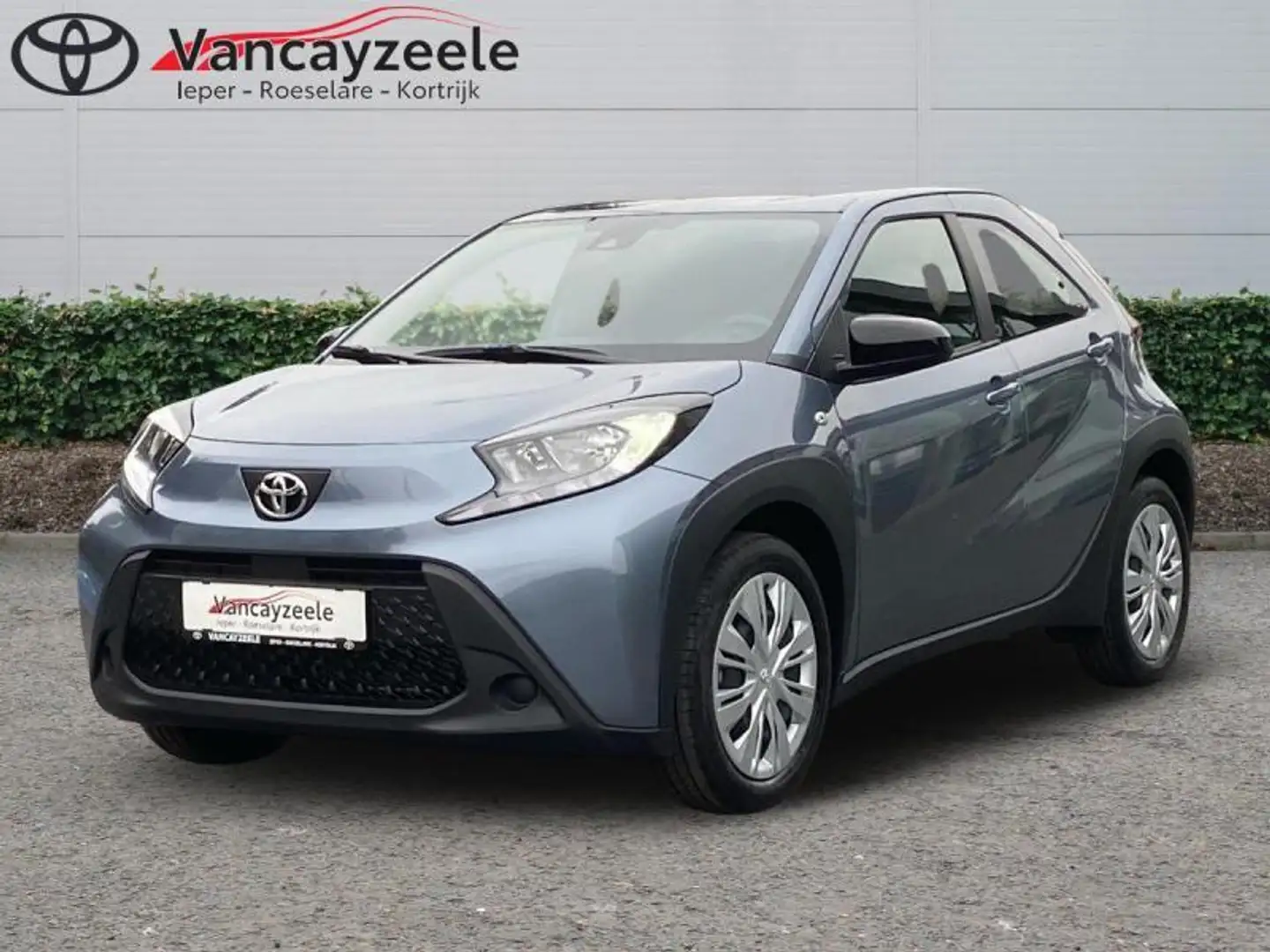 Toyota Aygo X play+cam+DAB+applecarplay&androidauto Gris - 1