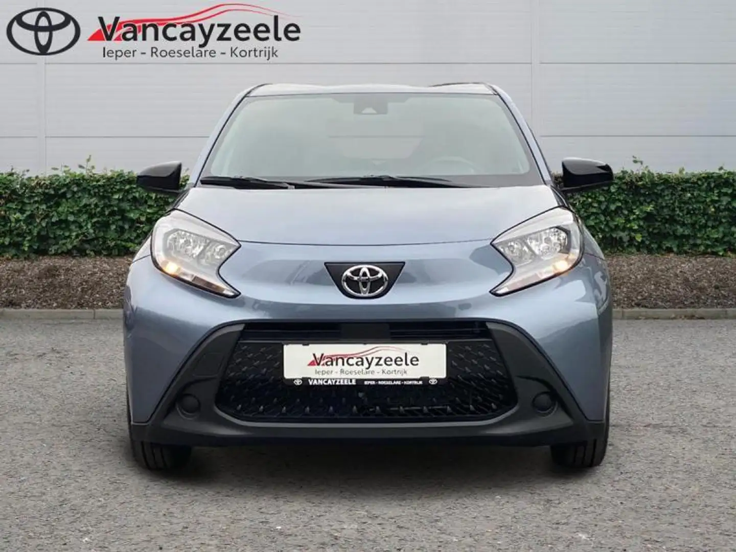 Toyota Aygo X play+cam+DAB+applecarplay&androidauto Gris - 2