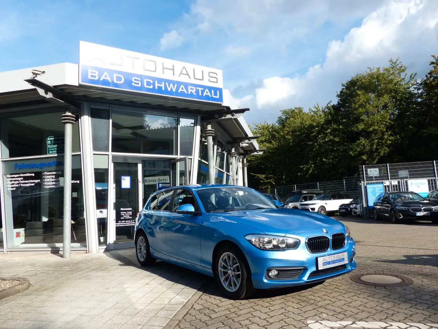 BMW 118 i Advantage 5-trg., AHK, Navi, Klimaaut. uvm. Bleu - 1