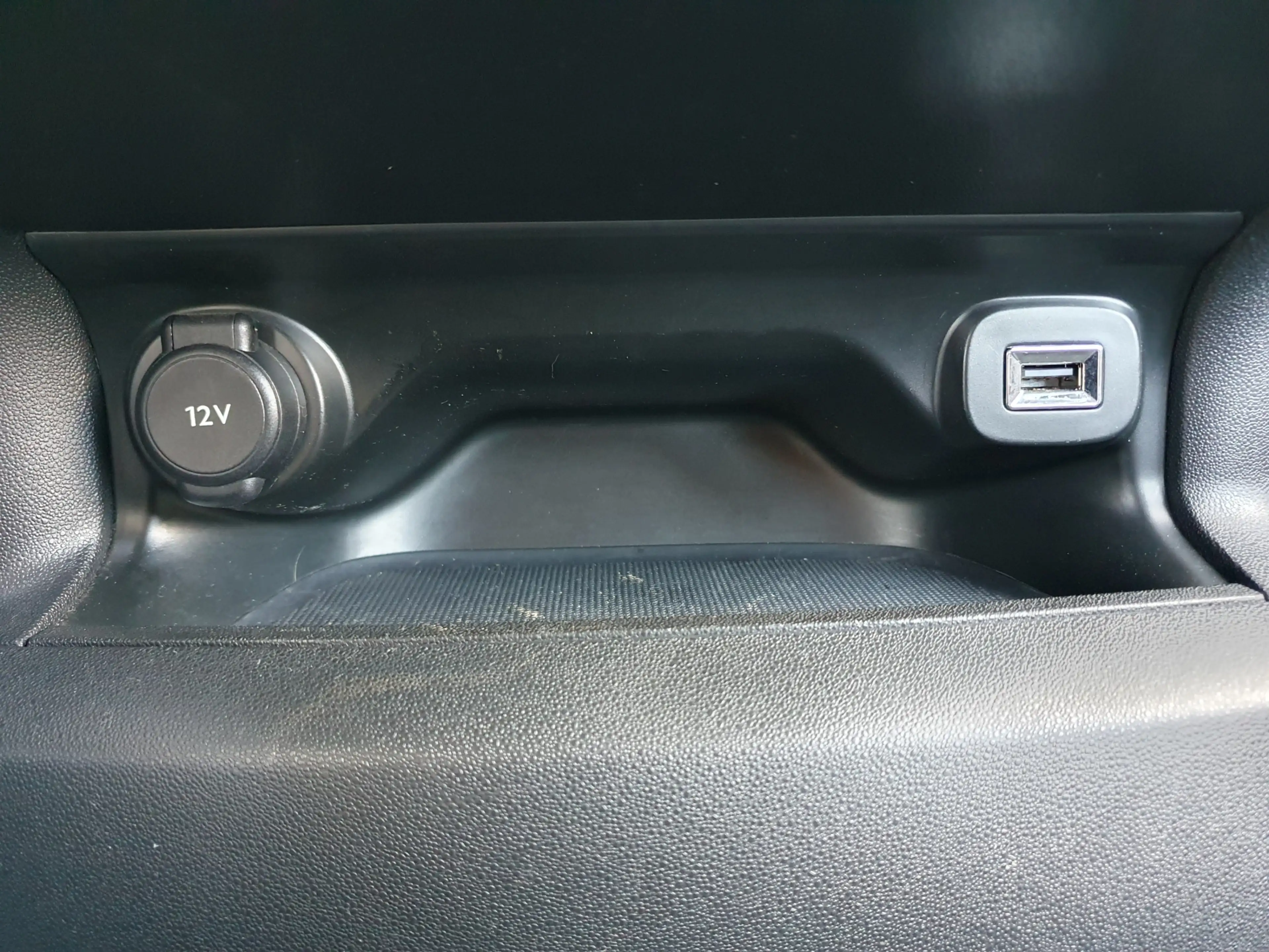 Citroen C4 Cactus 1.2 PureTech Business NAVI/PDC/CRUISE/LMV — photo 35