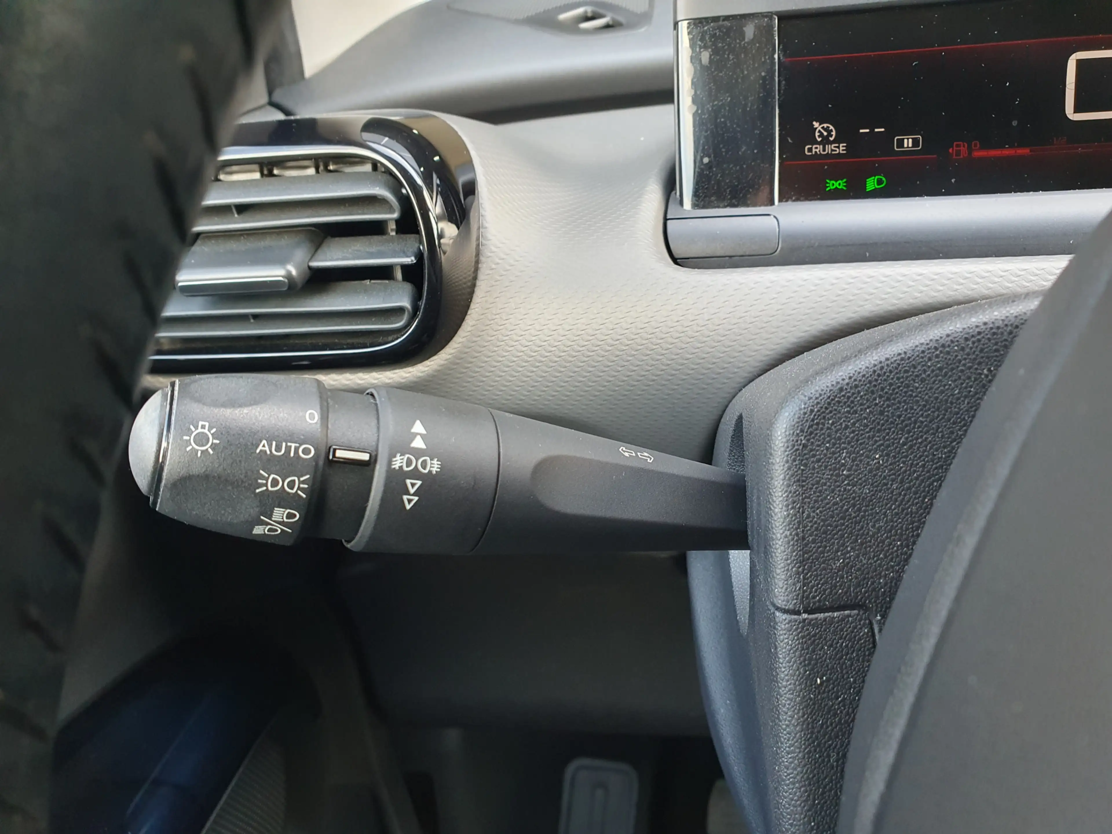 Citroen C4 Cactus 1.2 PureTech Business NAVI/PDC/CRUISE/LMV — photo 39