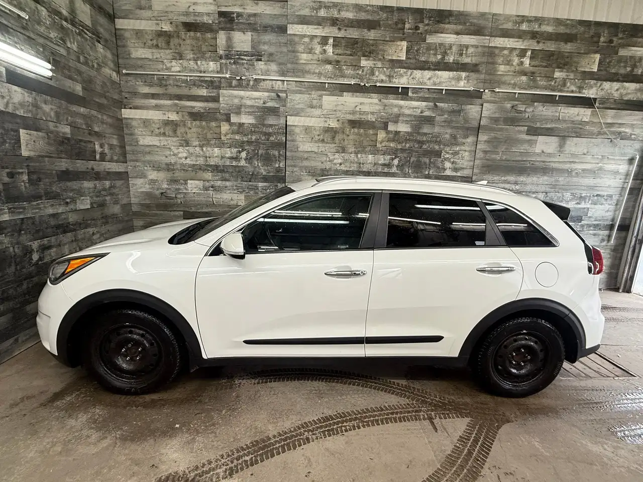 Kia Niro снимка Kia Niro
