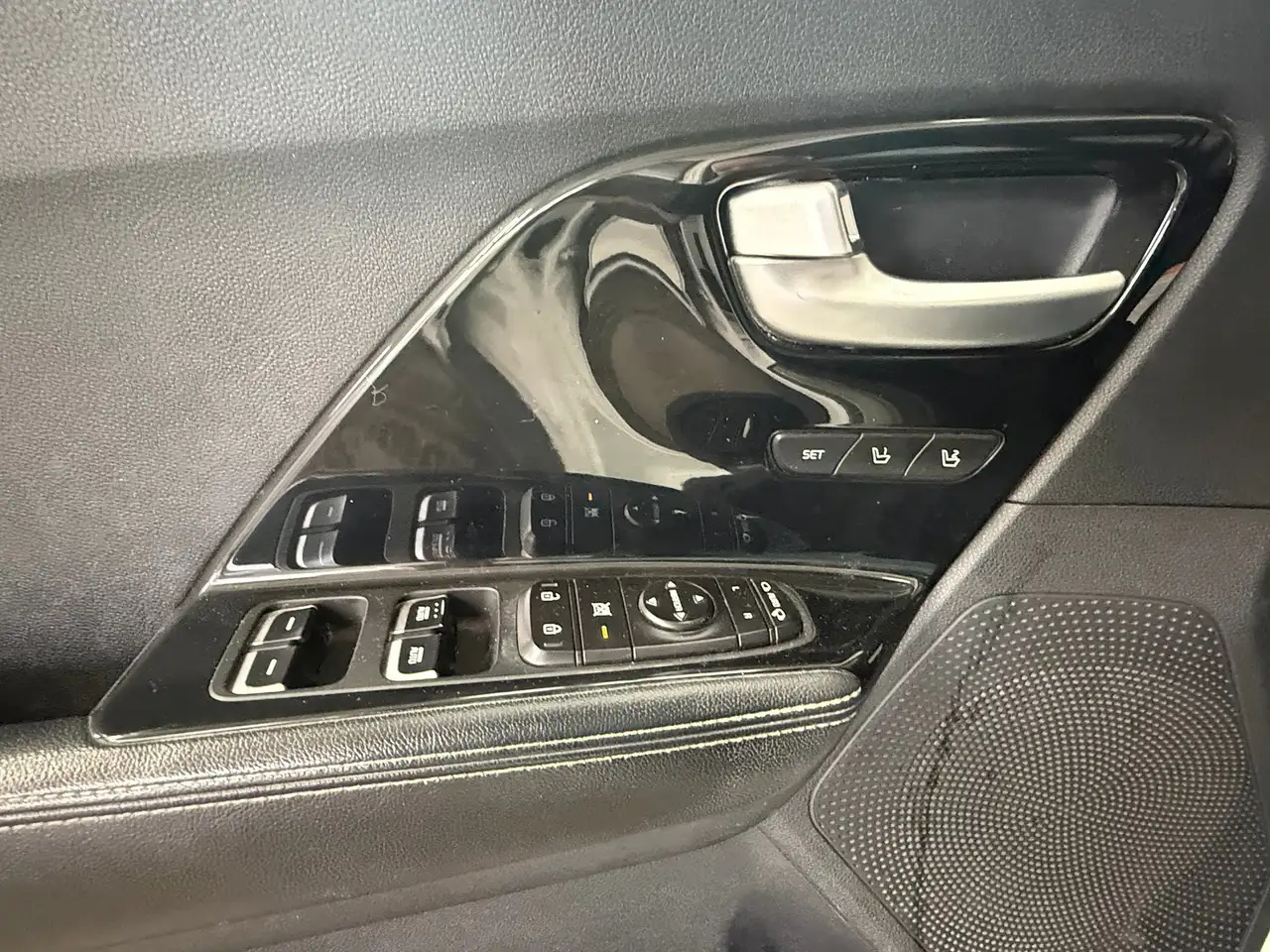Kia Niro снимка Kia Niro