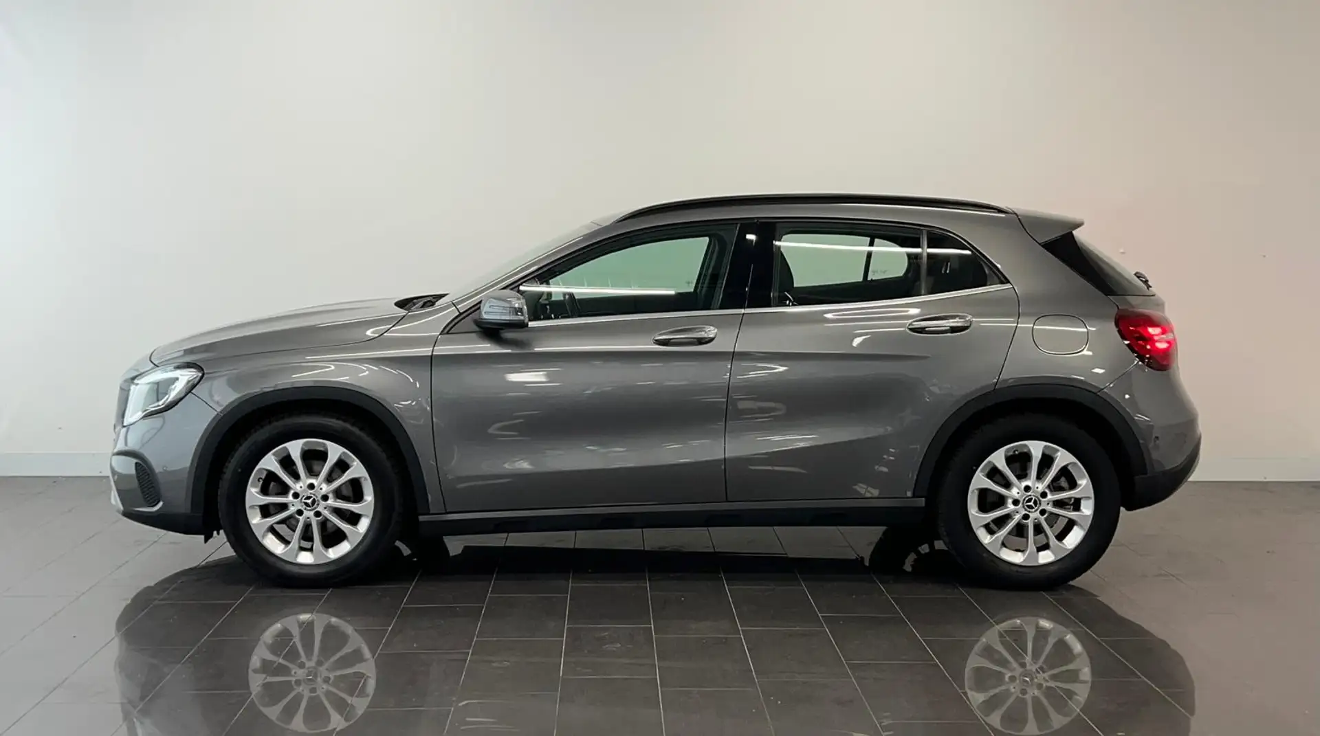 Mercedes-Benz GLA 180 Business Solution | Achteruitrijcamera | Cruise co Gris - 2