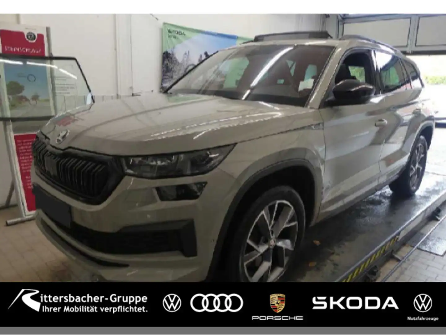 Skoda Kodiaq Sportline 2.0 TSI DSG 4x4 AHK Pano Navi Grau - 1