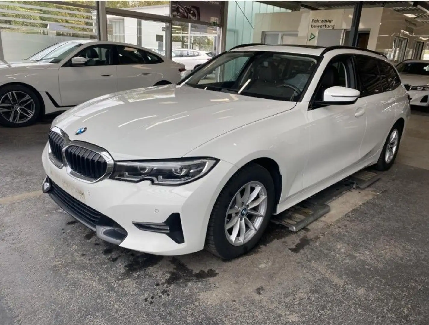 BMW 318 d Sport Line Leder/Panorama/DriveAss/Tempomat Weiß - 1
