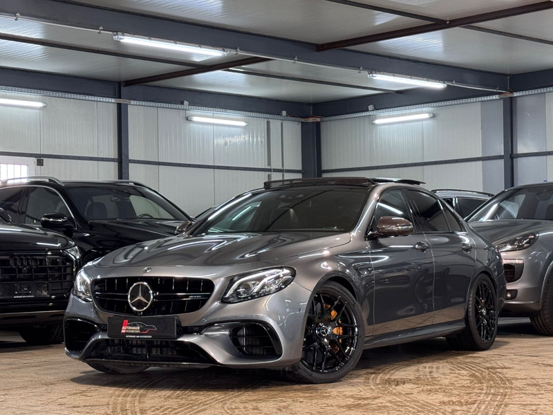 Mercedes-Benz E 63 AMG E 63S 4M+ KRMK*2CRBN*PANO*BRMST*DRVRS*BEAM*VOLL! — photo 3