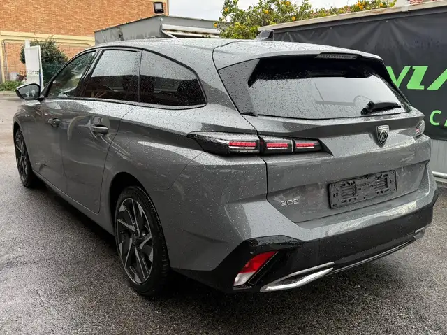 Peugeot 308 view 4