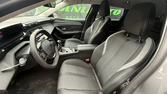 Peugeot 308 view 8