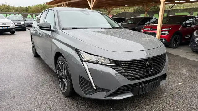 Peugeot 308 view 3
