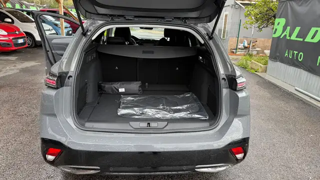 Peugeot 308 view 7