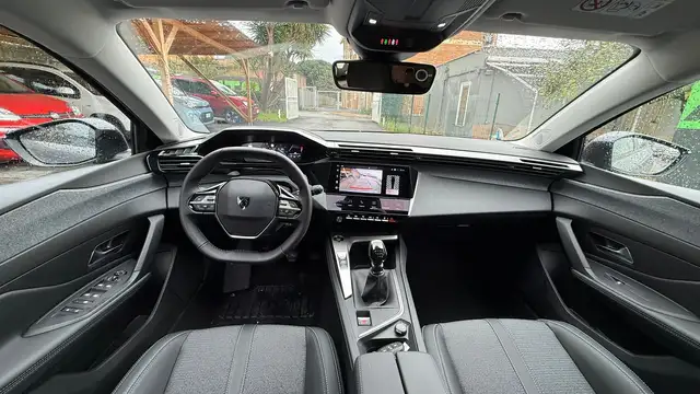 Peugeot 308 view 9