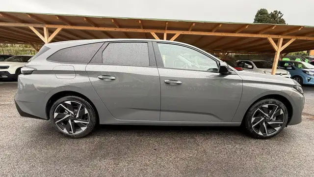 Peugeot 308 view 6