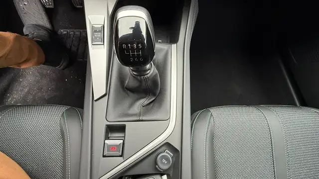 Peugeot 308 view 11