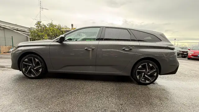 Peugeot 308 view 5