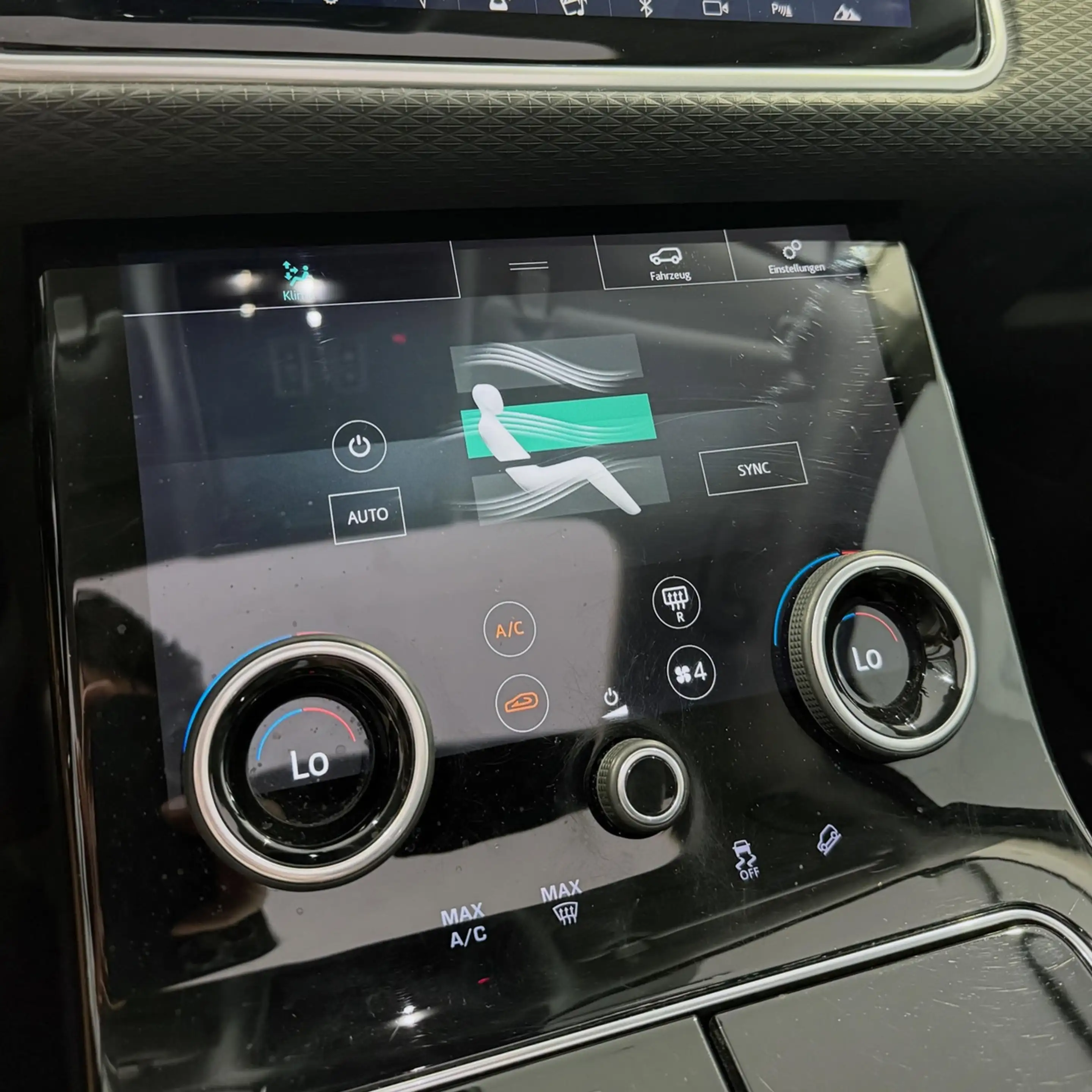 Land Rover Range Rover Velar Range Rover Velar D240 Allrad Aut. — photo 11