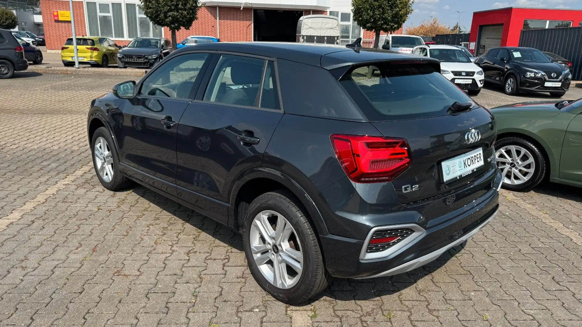 Audi Q2 35 TFSI advanced Grau - 2