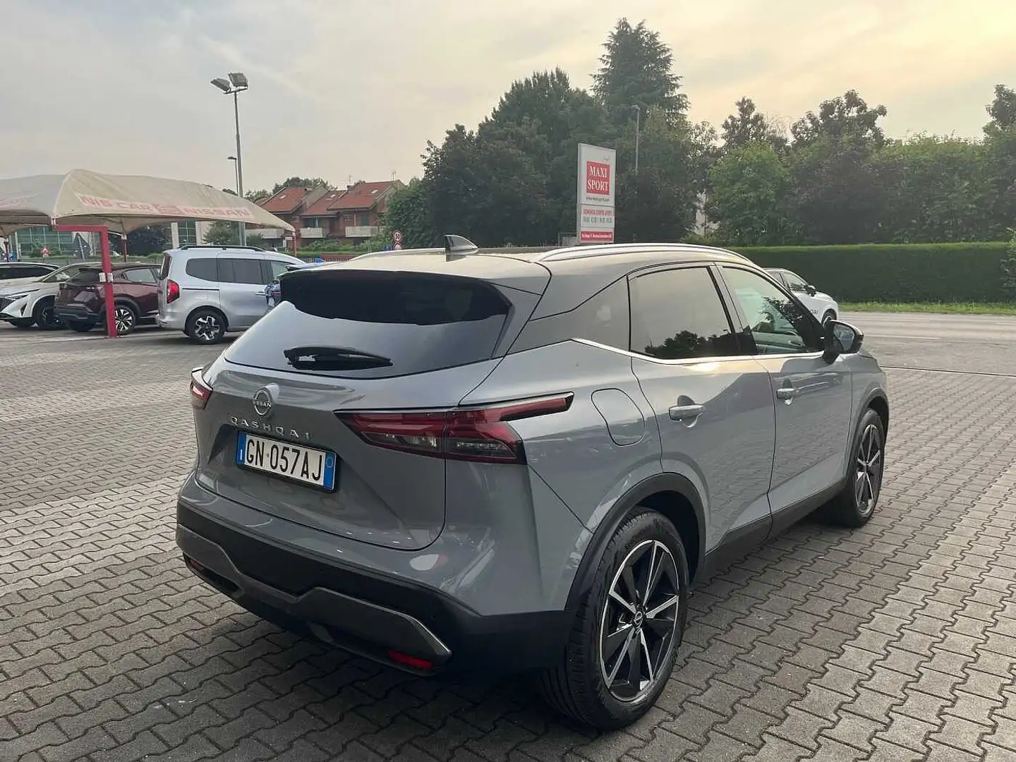 Nissan Qashqai 3ª serie MHEV 140 CV Tekna Gris - 2