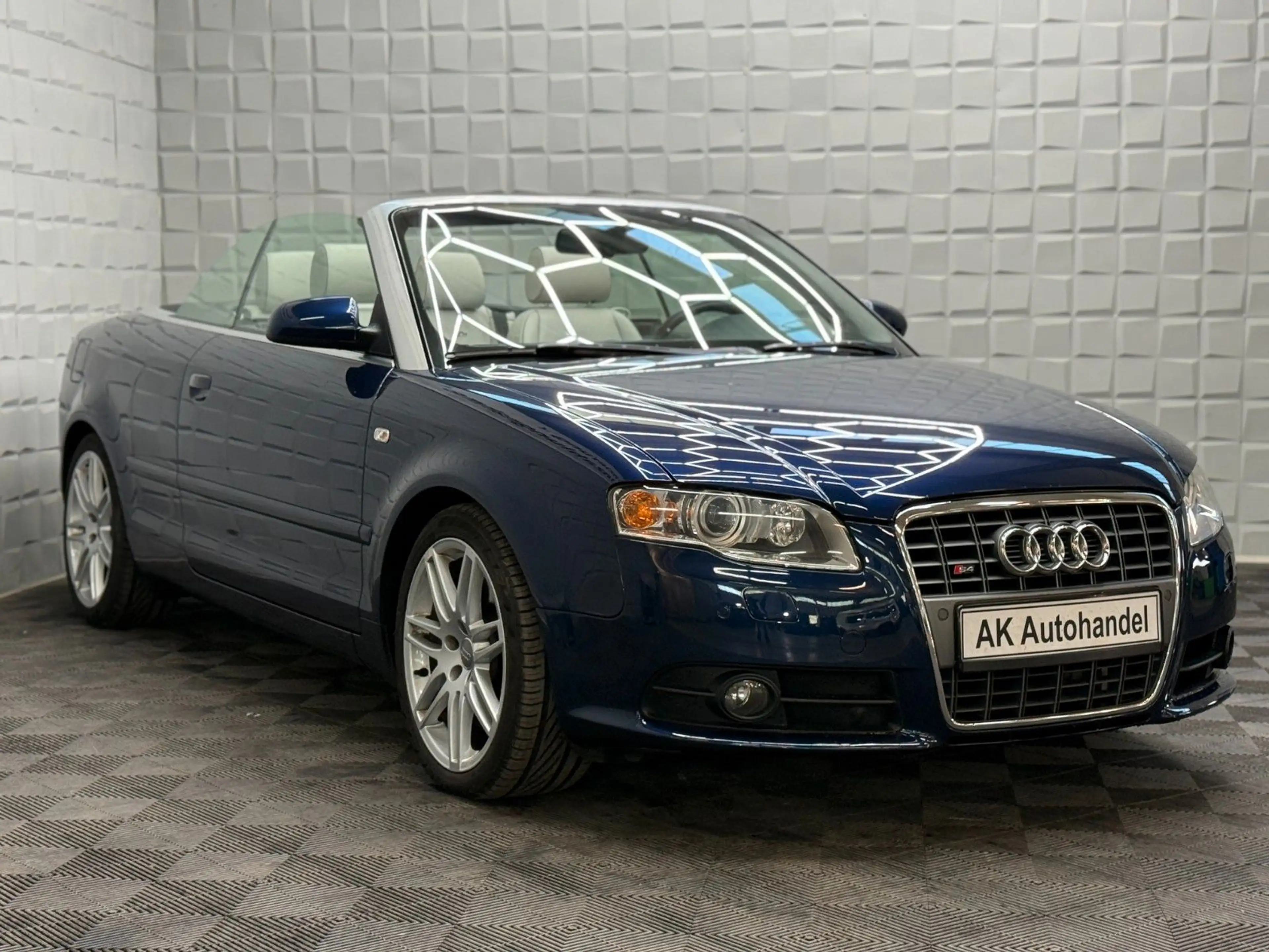 Audi S4 Cabriolet 4.2 FSI Quattro Xenon Navi Leder — photo 9