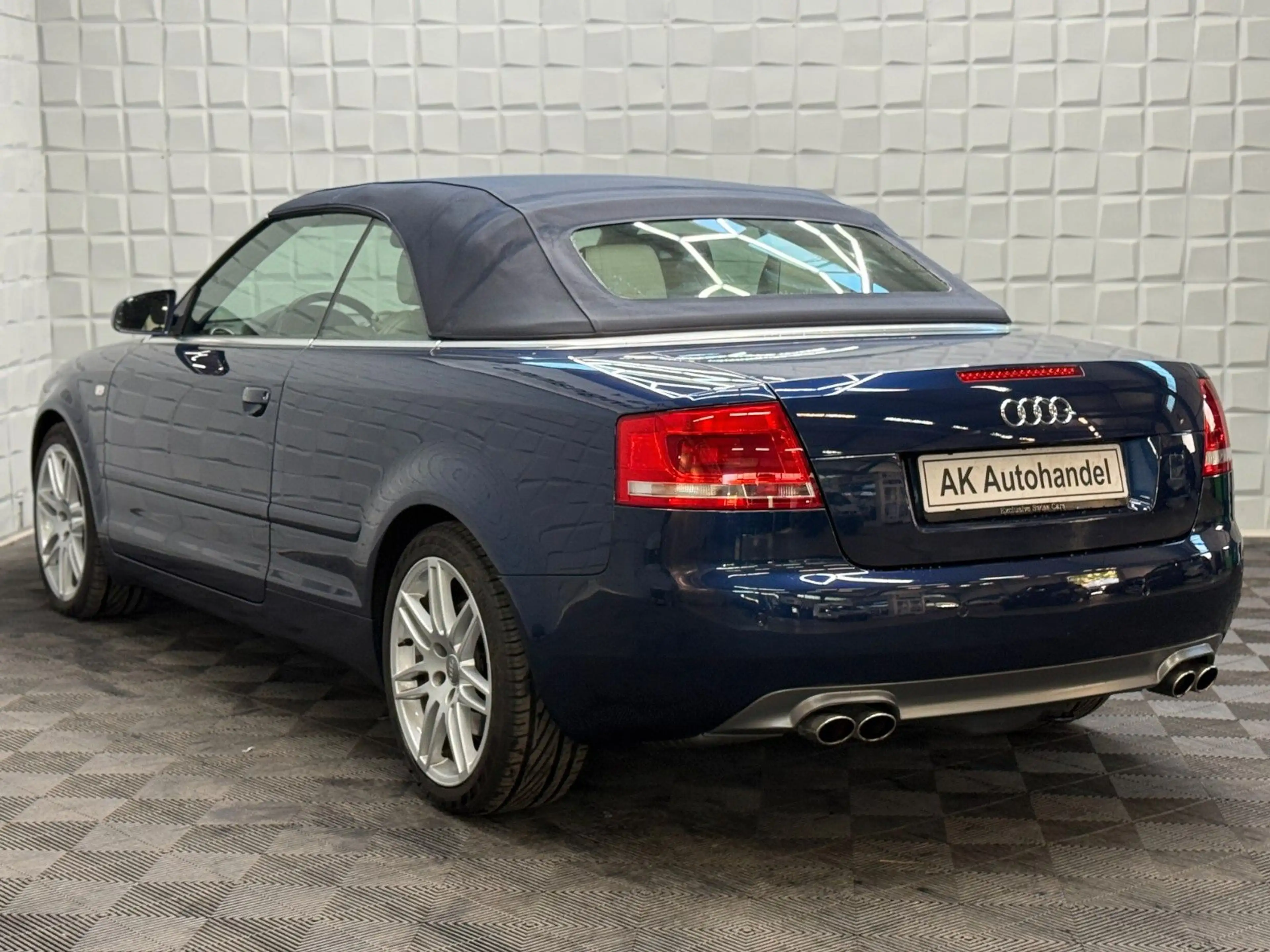 Audi S4 Cabriolet 4.2 FSI Quattro Xenon Navi Leder — photo 4