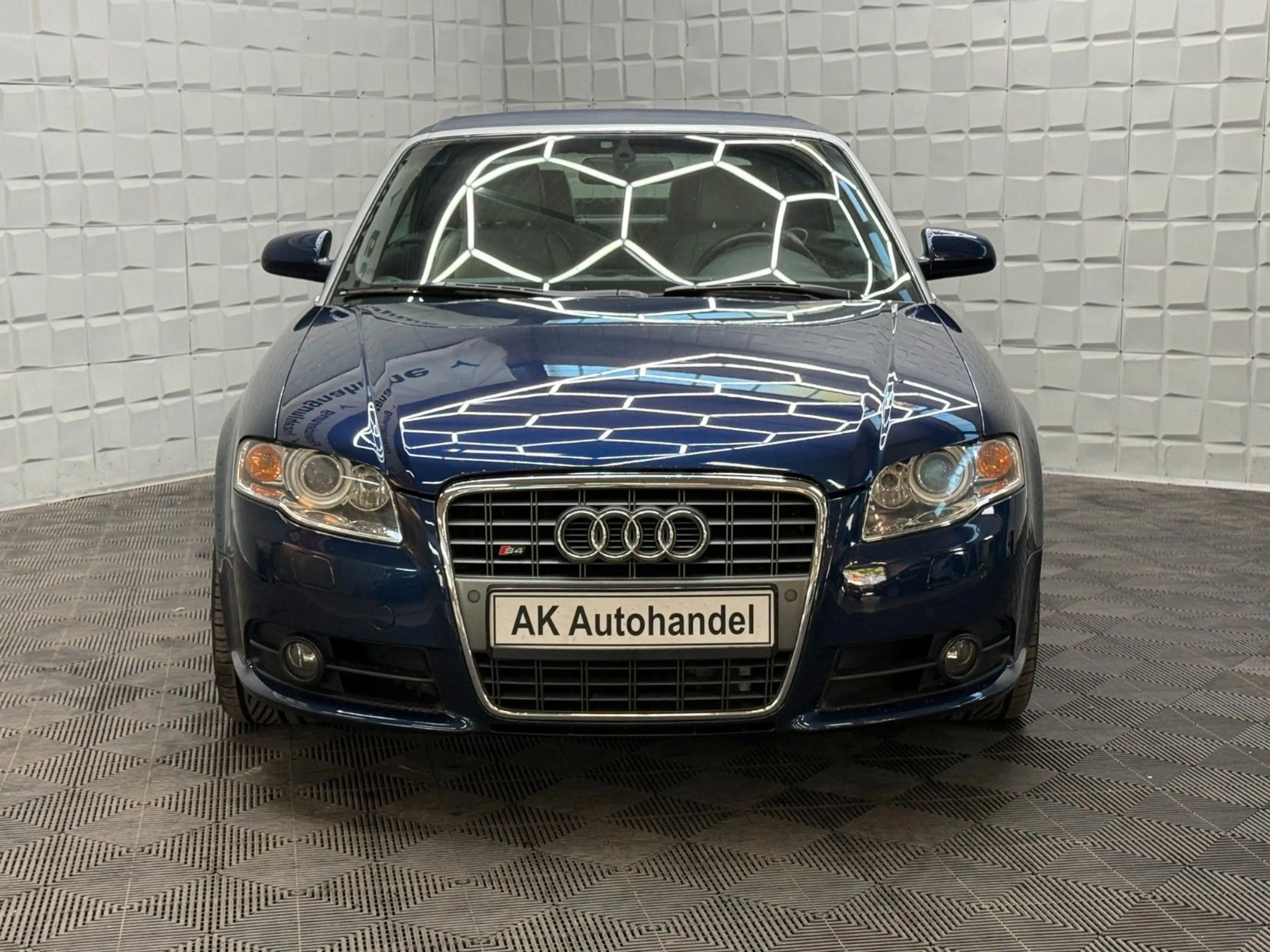 Audi S4 Cabriolet 4.2 FSI Quattro Xenon Navi Leder — photo 2