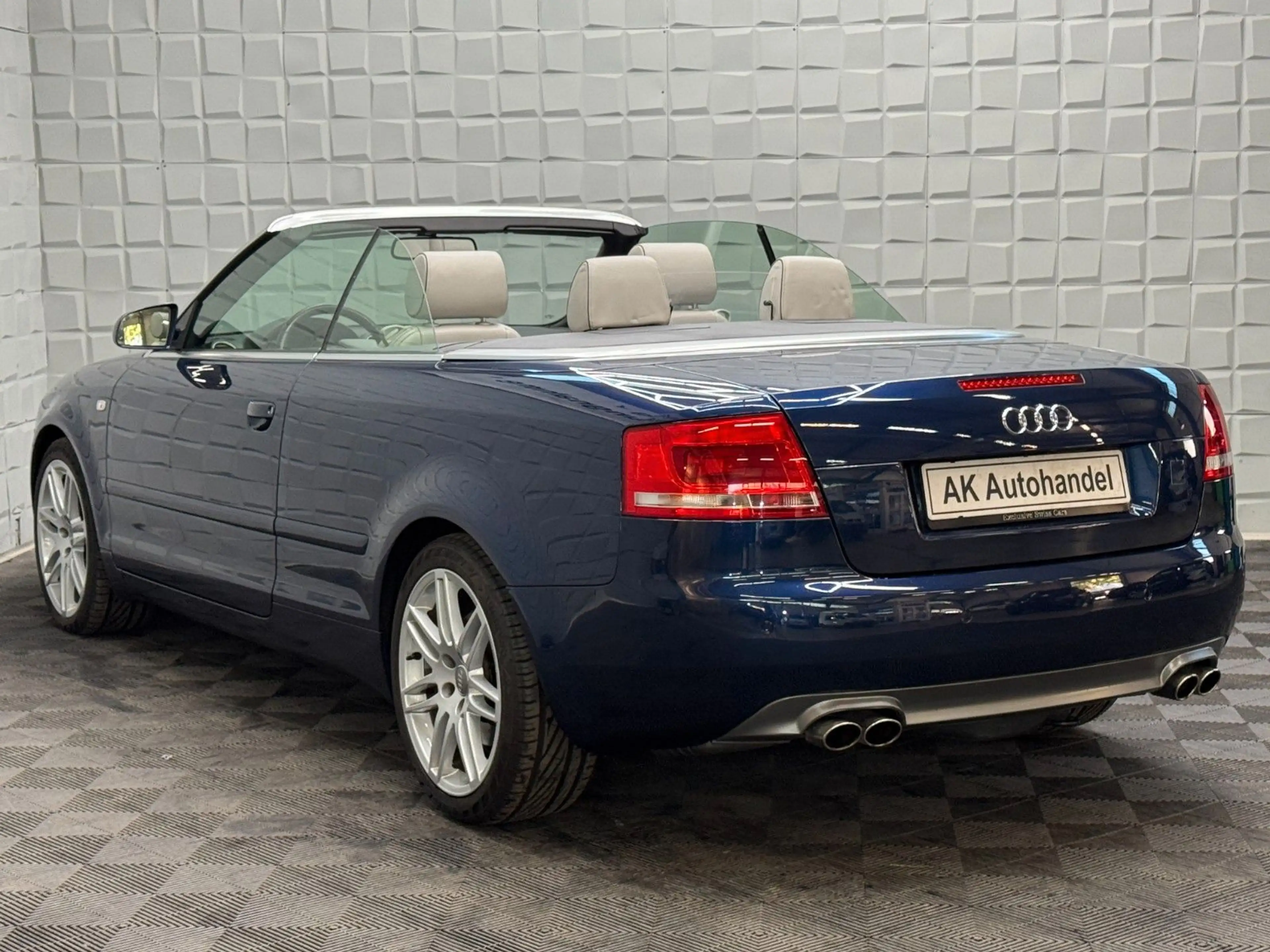 Audi S4 Cabriolet 4.2 FSI Quattro Xenon Navi Leder — photo 10