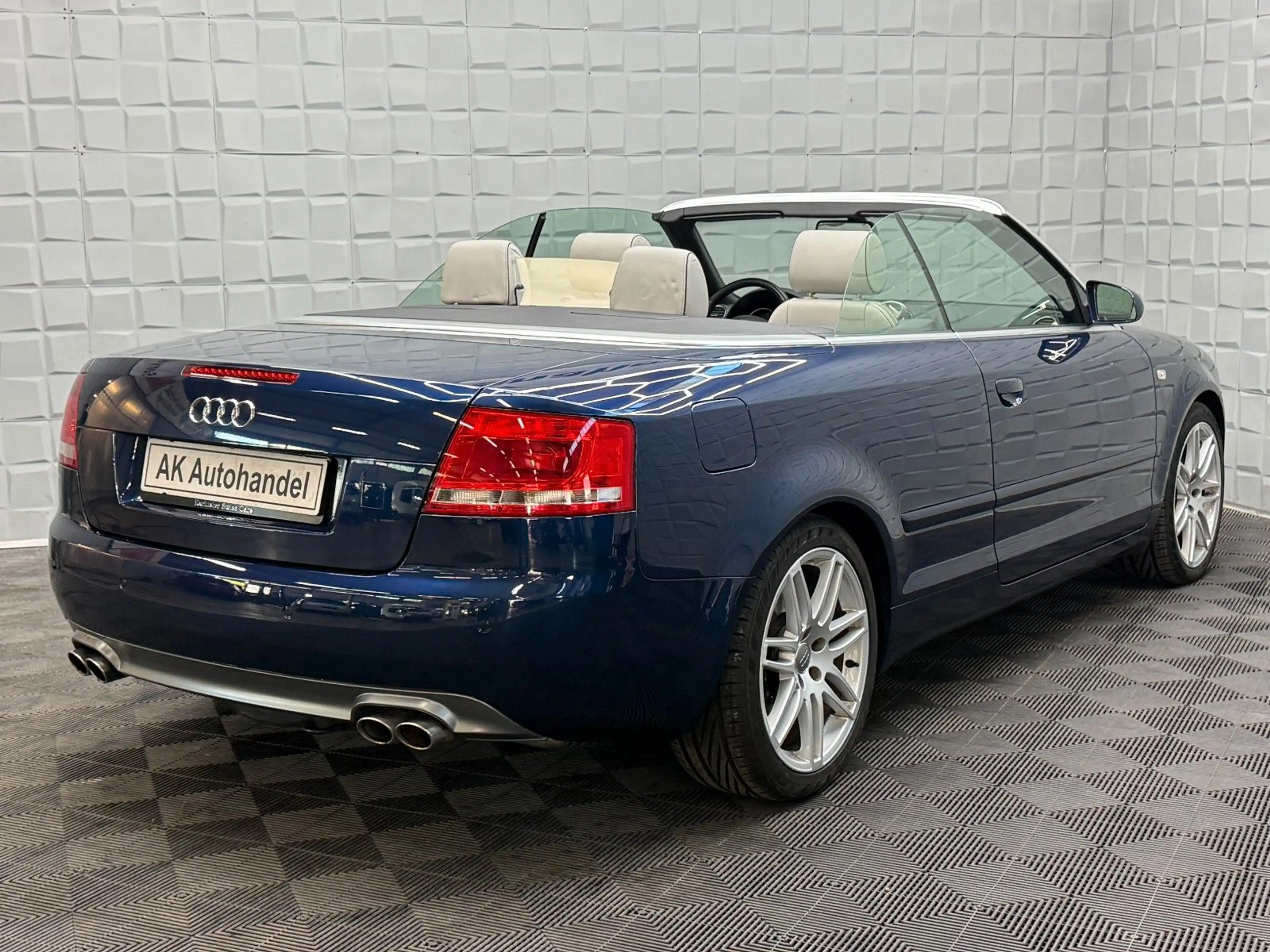 Audi S4 Cabriolet 4.2 FSI Quattro Xenon Navi Leder — photo 12