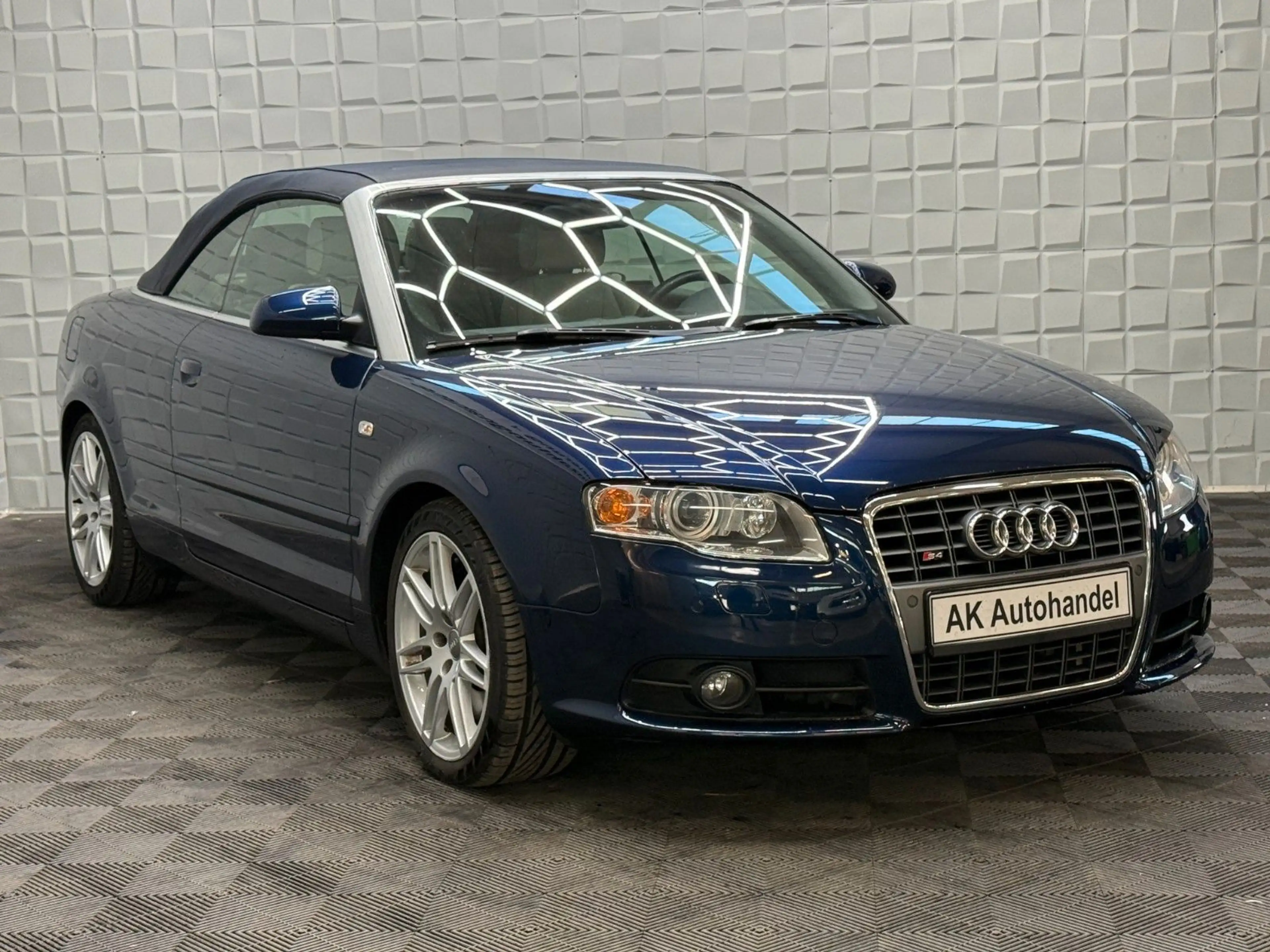 Audi S4 Cabriolet 4.2 FSI Quattro Xenon Navi Leder — photo 3