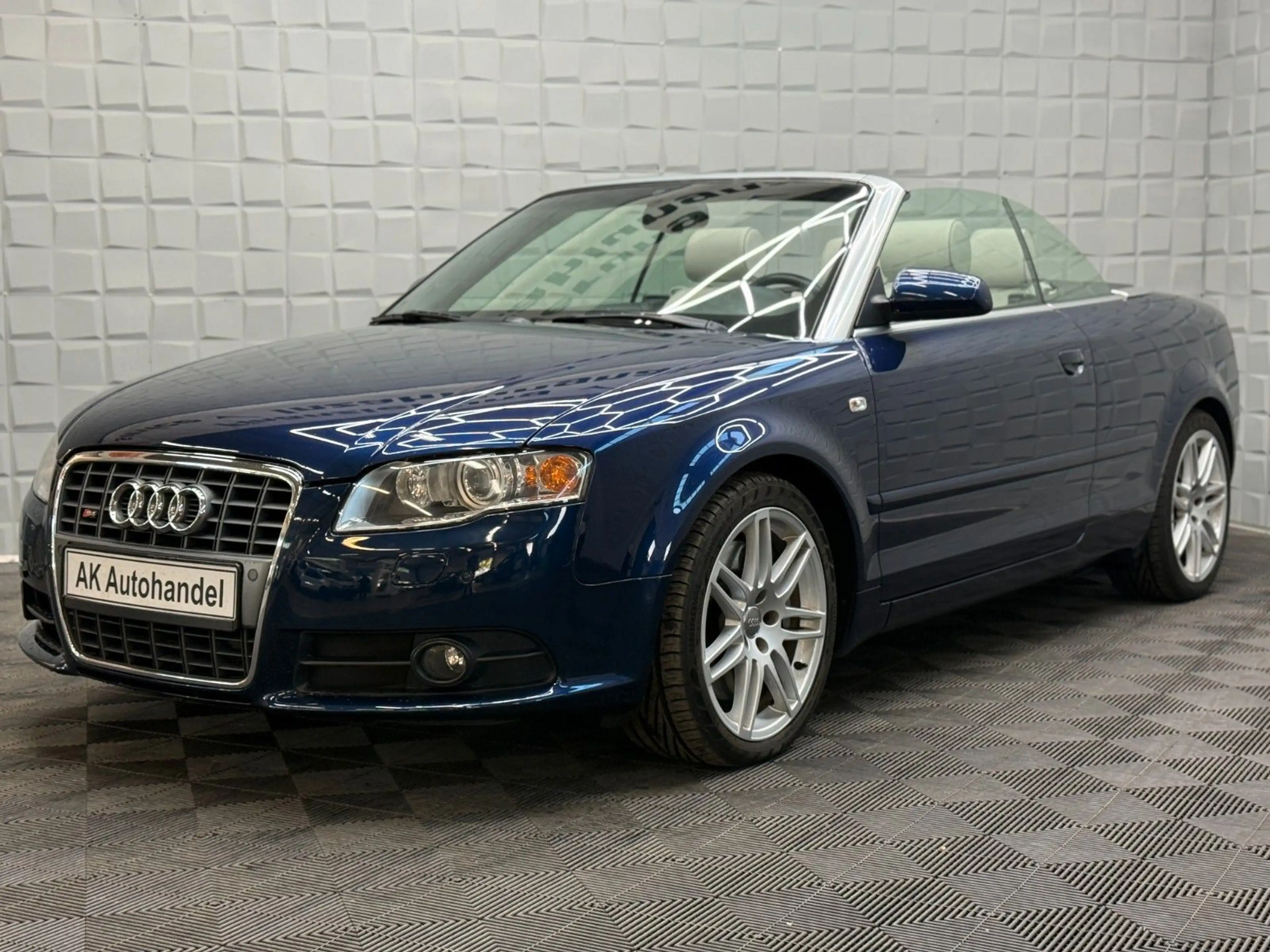 Audi S4 Cabriolet 4.2 FSI Quattro Xenon Navi Leder — photo 7