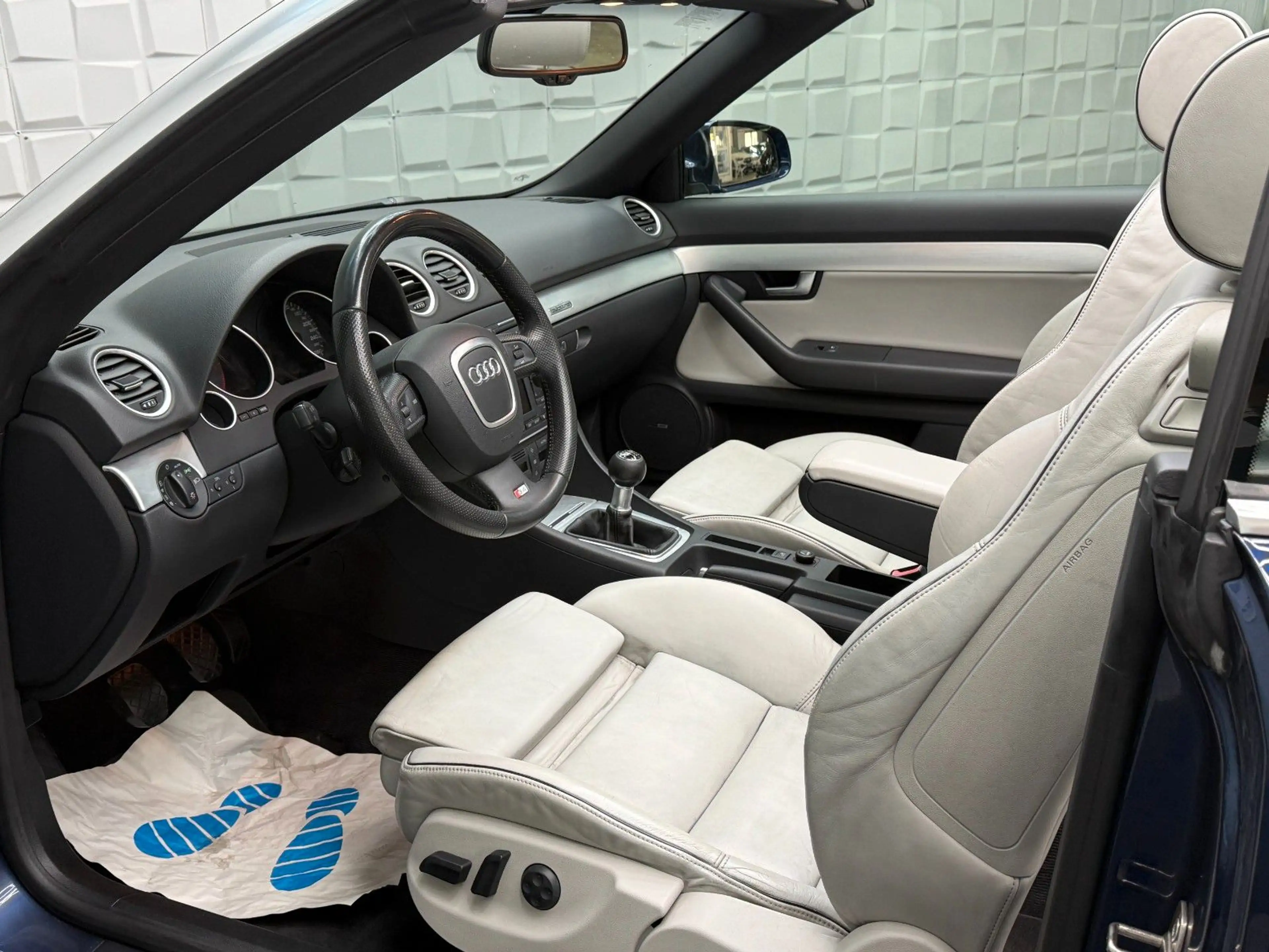 Audi S4 Cabriolet 4.2 FSI Quattro Xenon Navi Leder — photo 13