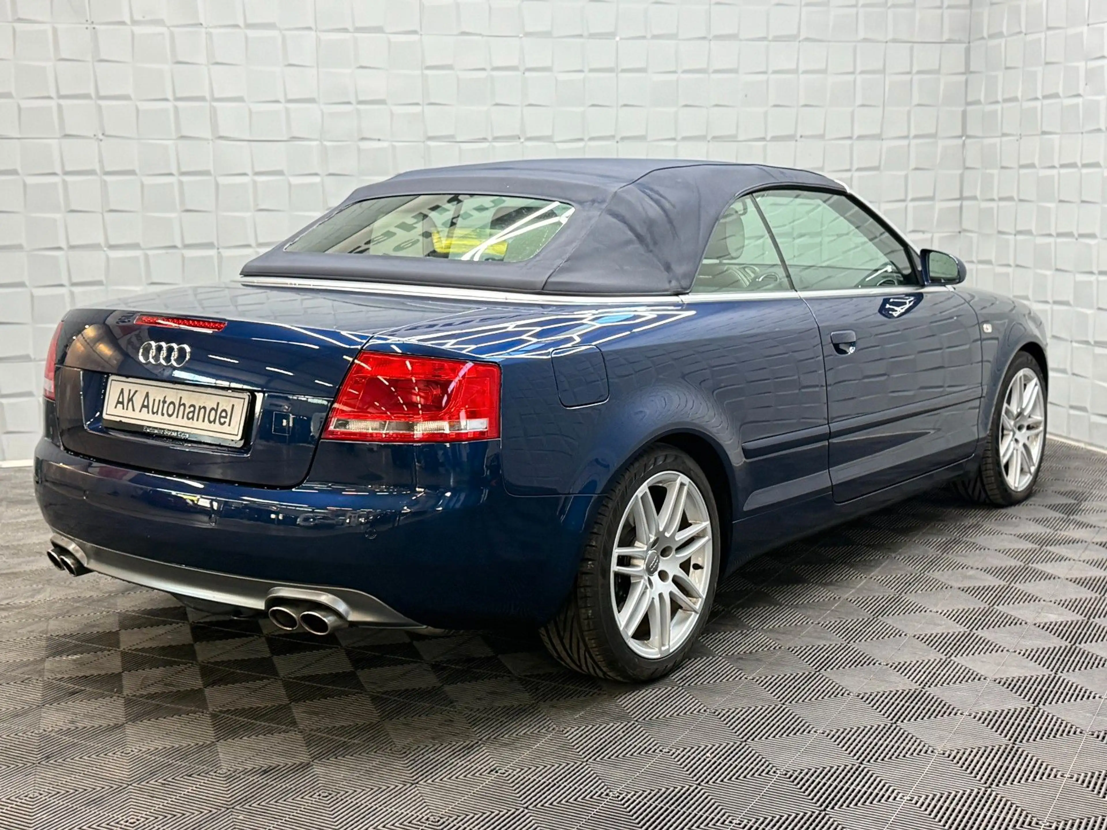 Audi S4 Cabriolet 4.2 FSI Quattro Xenon Navi Leder — photo 6