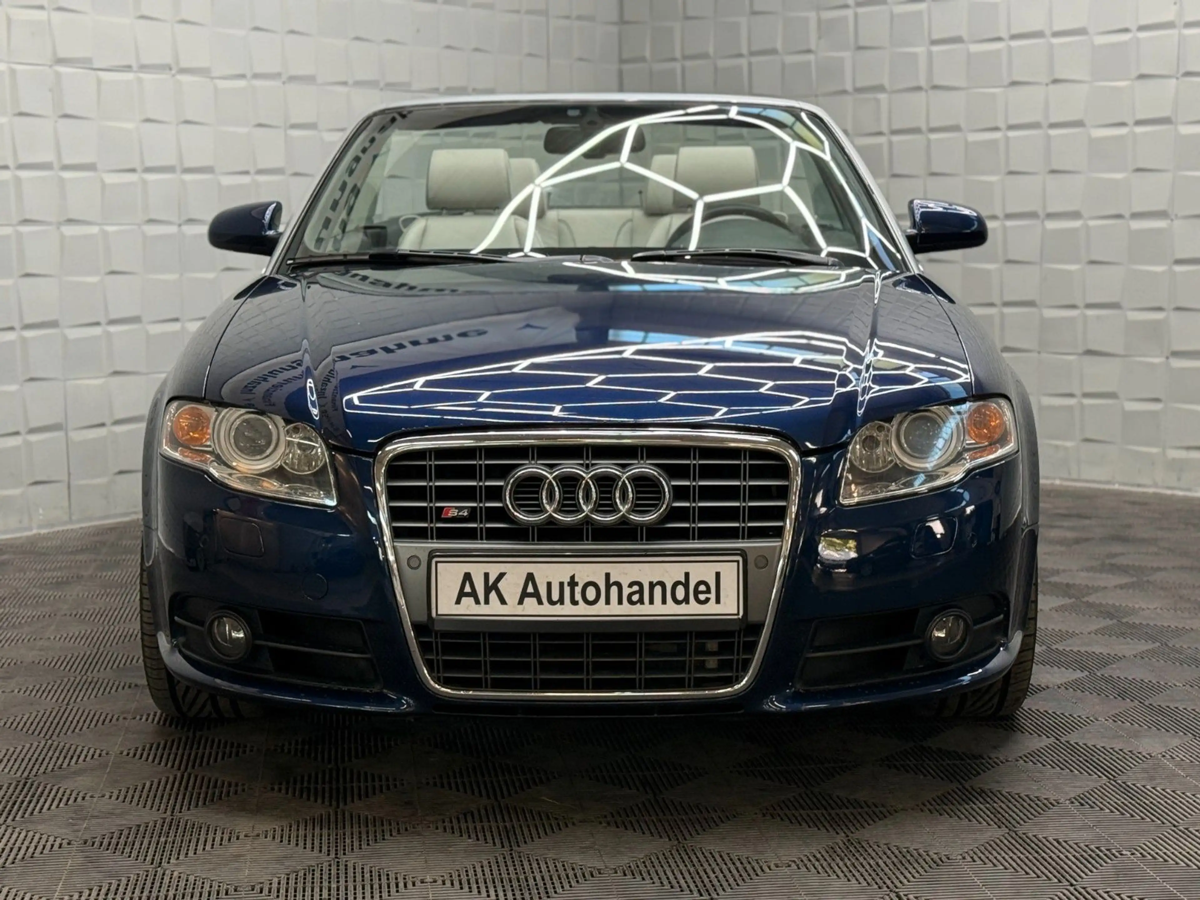 Audi S4 Cabriolet 4.2 FSI Quattro Xenon Navi Leder — photo 8