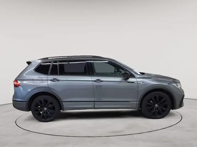 Volkswagen Tiguan view 3