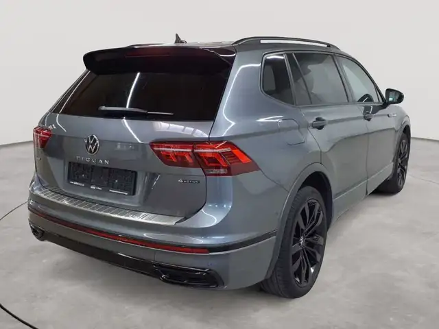 Volkswagen Tiguan view 4