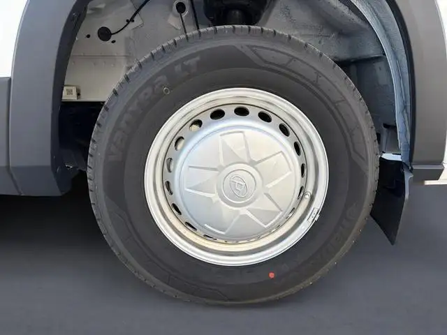 Maxus Deliver 9 view 4