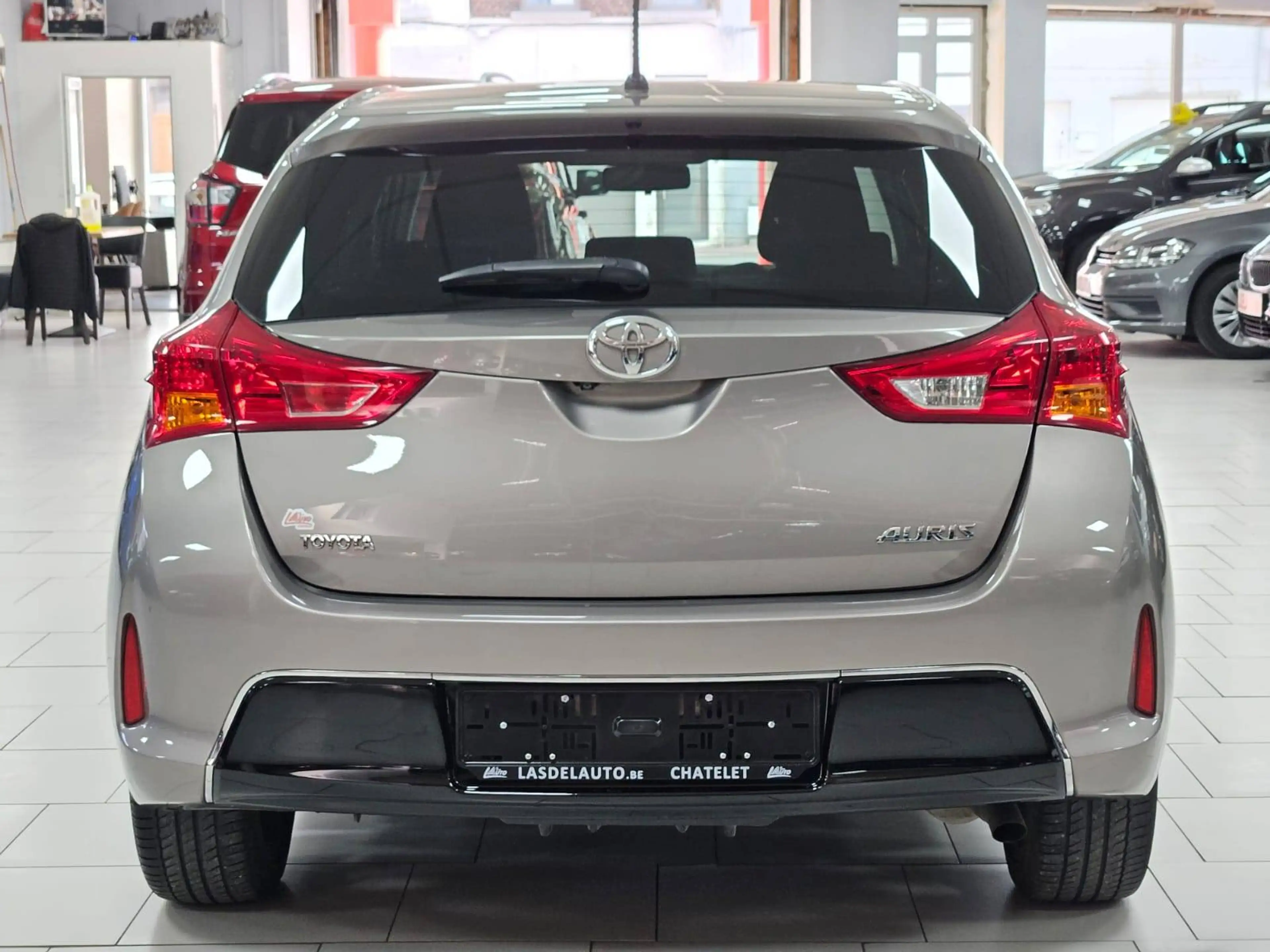 Toyota Auris 1.33i VVT-i Active Accoudoir CAMERA Clim Cruise Toit Pano Bluetooth Cd — photo 7