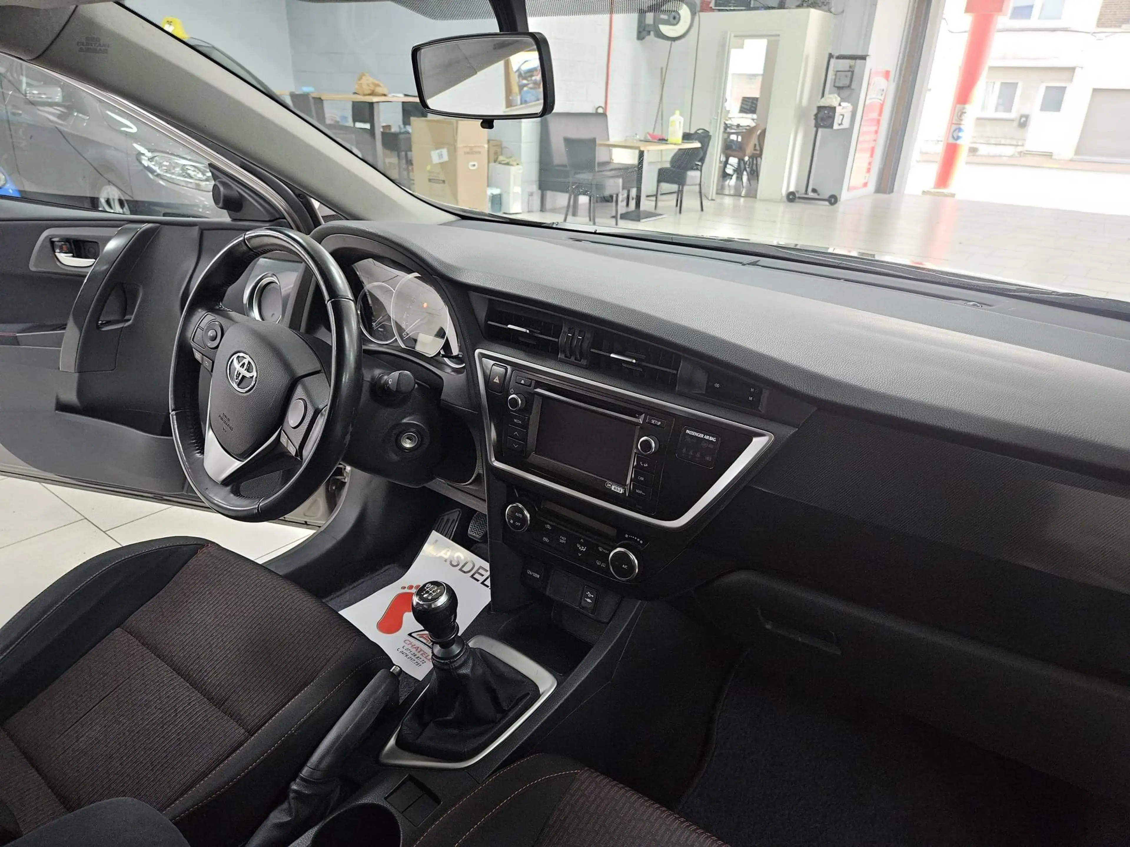 Toyota Auris 1.33i VVT-i Active Accoudoir CAMERA Clim Cruise Toit Pano Bluetooth Cd — photo 11