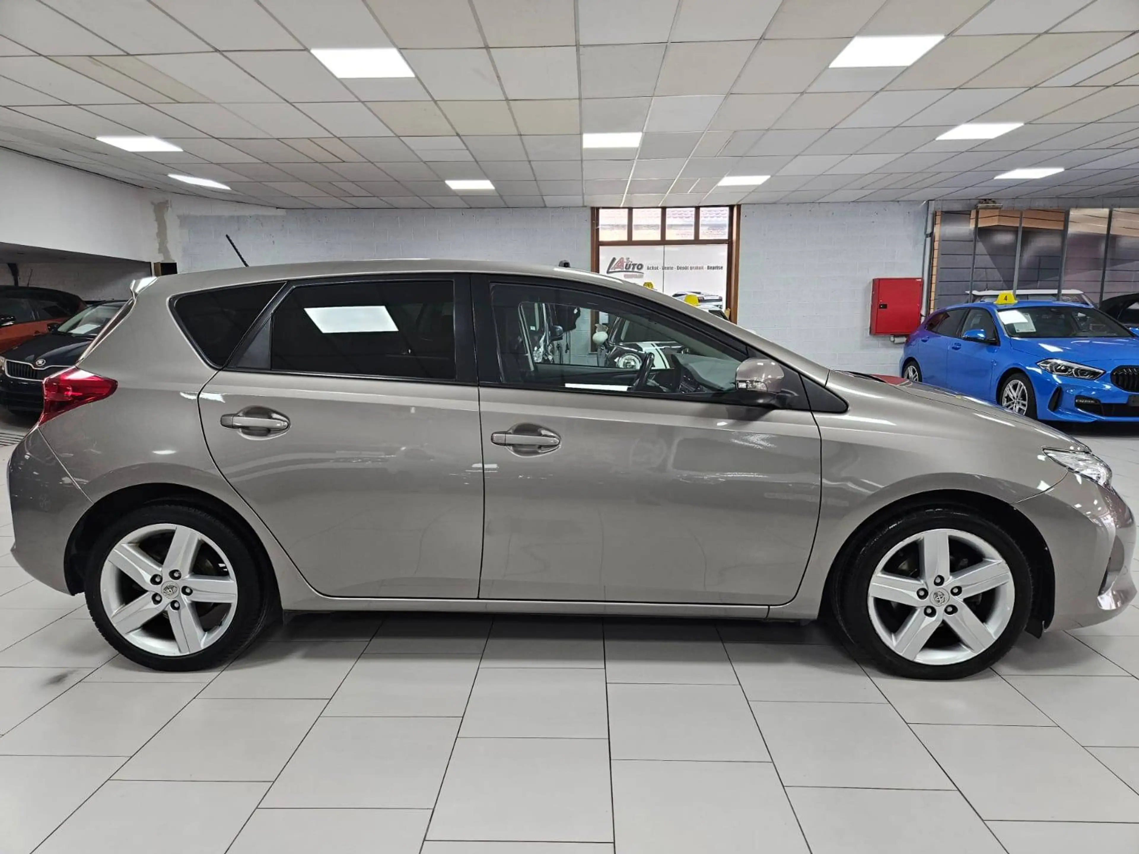 Toyota Auris 1.33i VVT-i Active Accoudoir CAMERA Clim Cruise Toit Pano Bluetooth Cd — photo 5