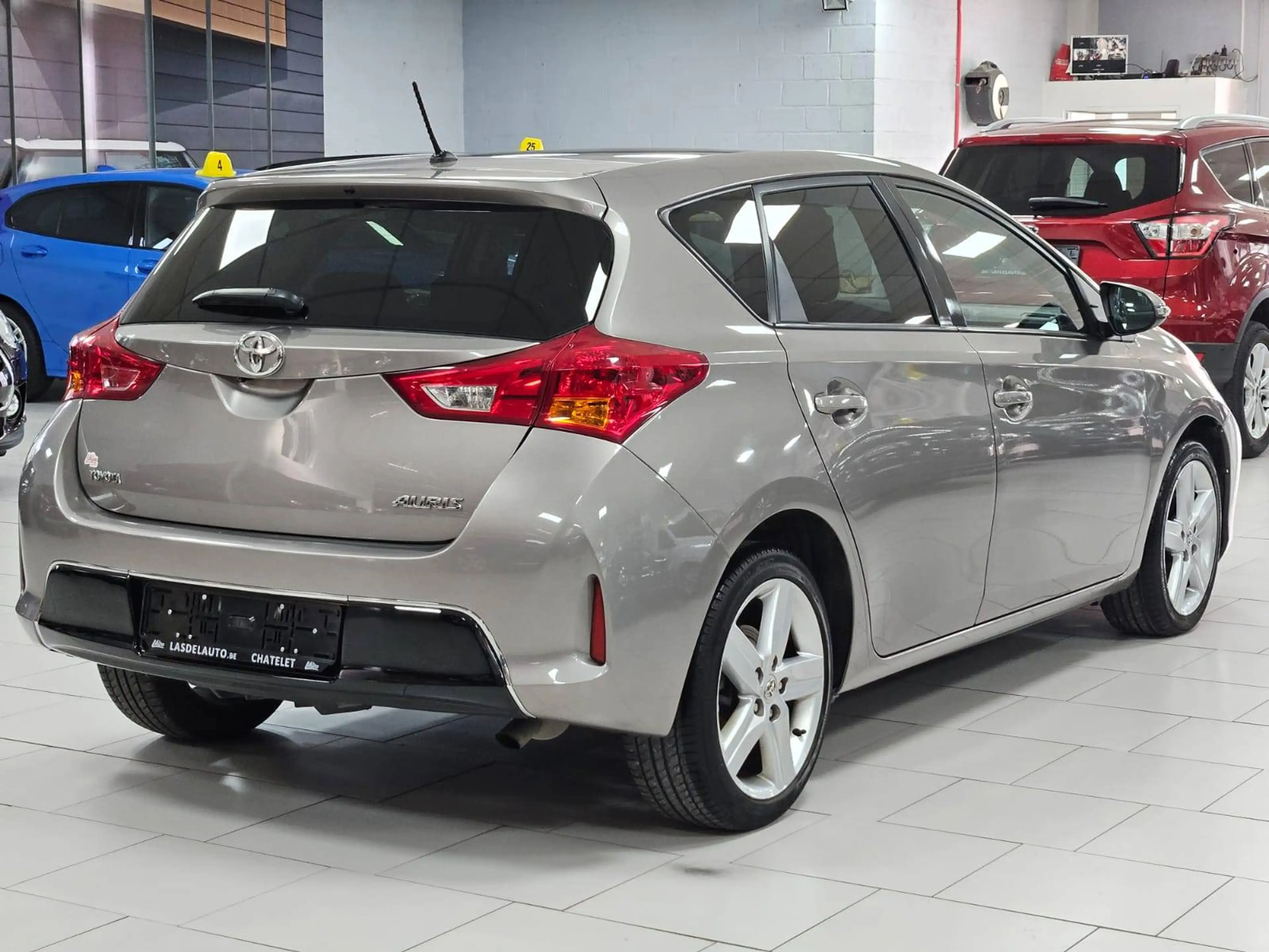 Toyota Auris 1.33i VVT-i Active Accoudoir CAMERA Clim Cruise Toit Pano Bluetooth Cd — photo 2