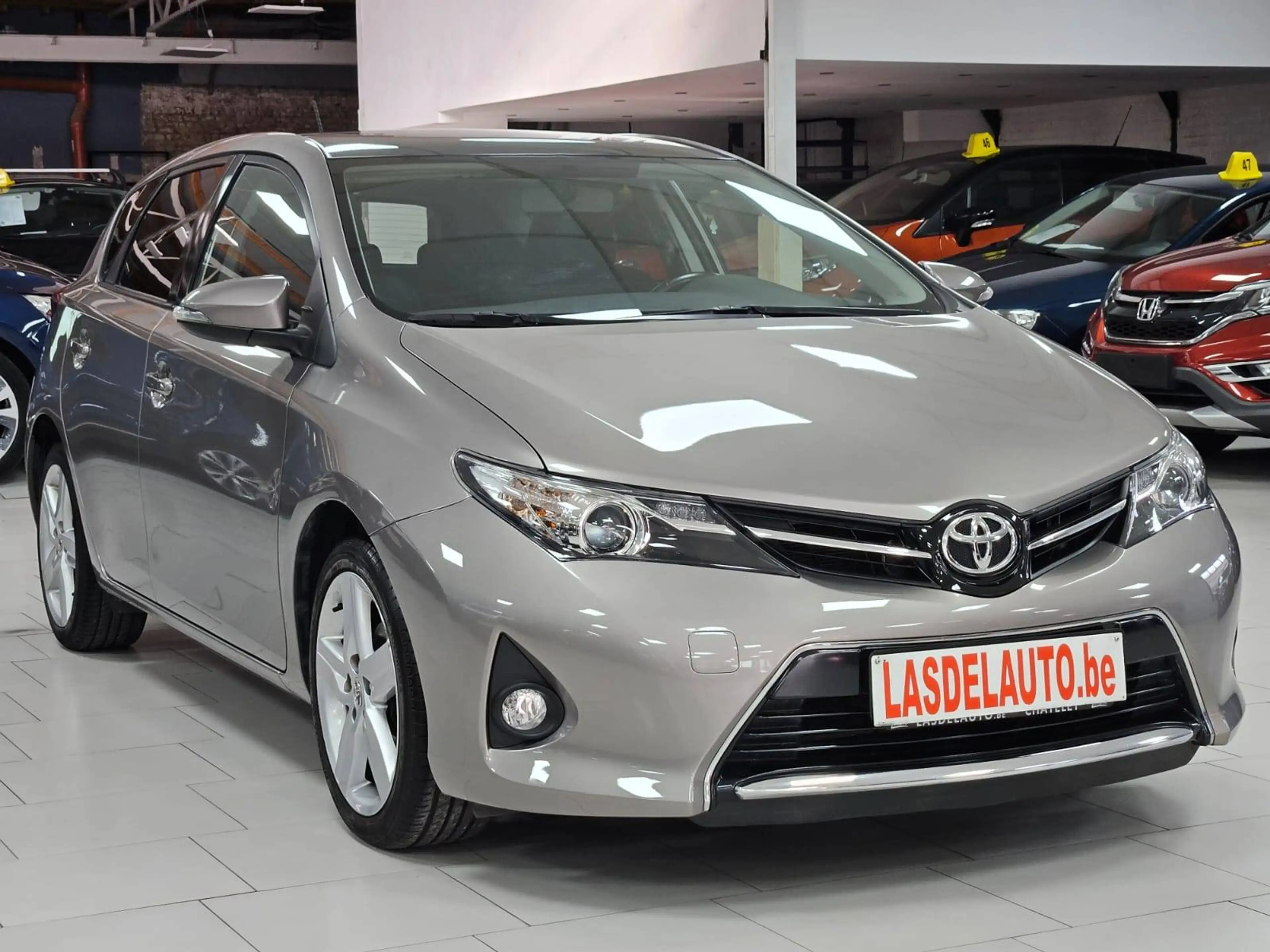 Toyota Auris 1.33i VVT-i Active Accoudoir CAMERA Clim Cruise Toit Pano Bluetooth Cd — photo 3